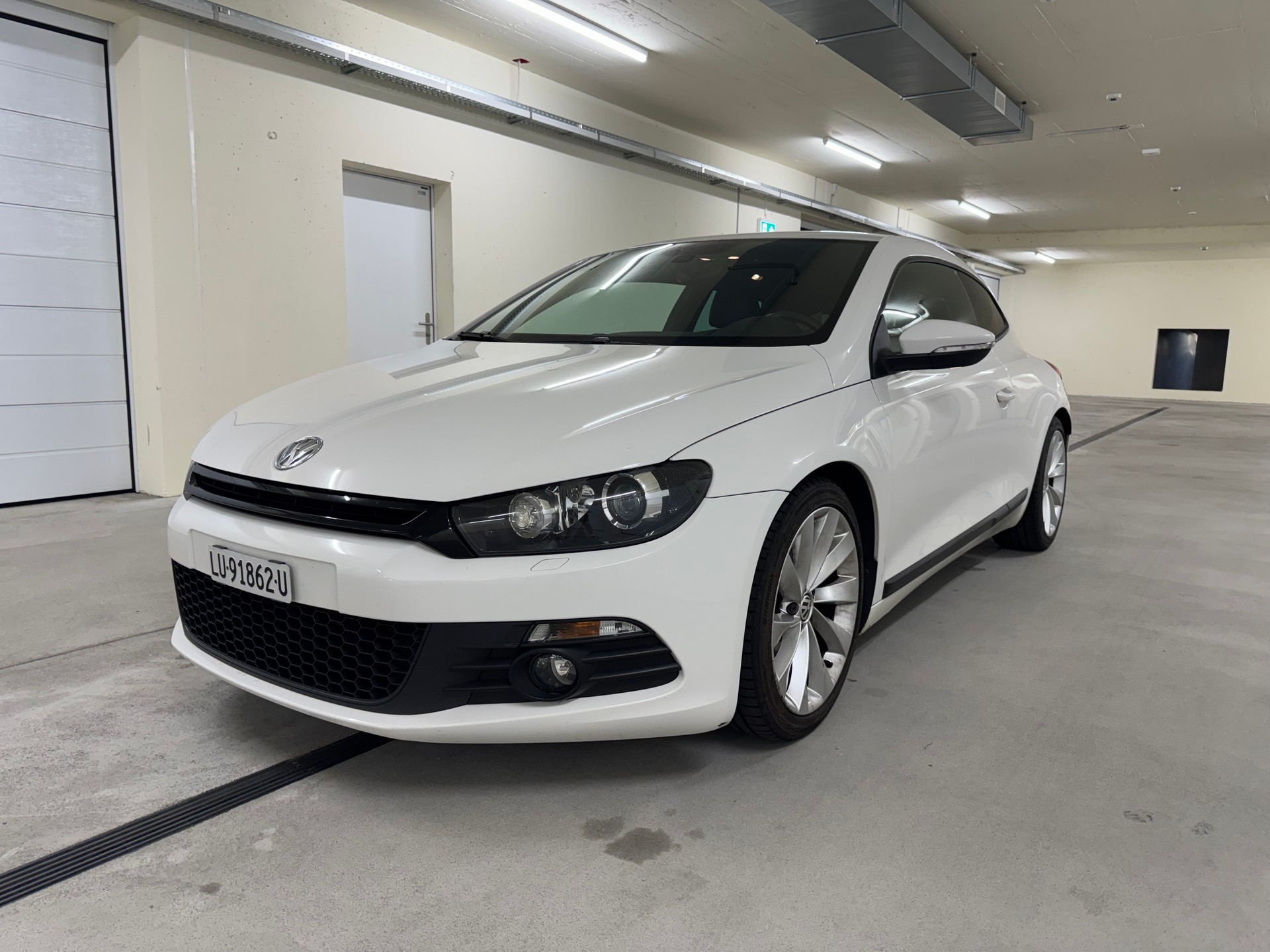 VW Scirocco 2.0 TSI DSG-image-0