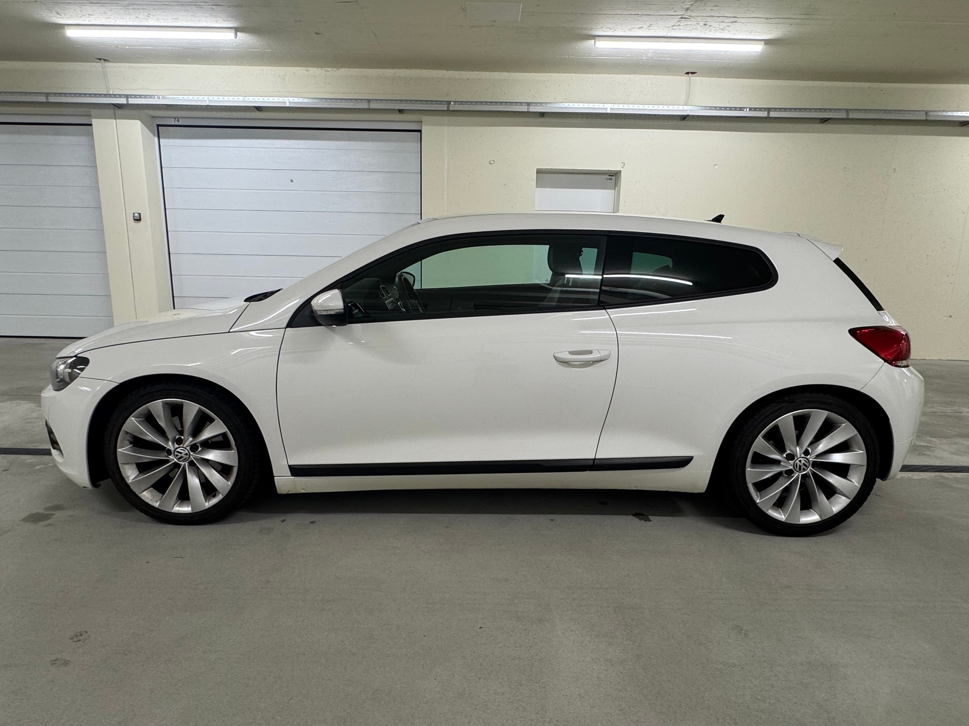 VW Scirocco 2.0 TSI DSG-image-3