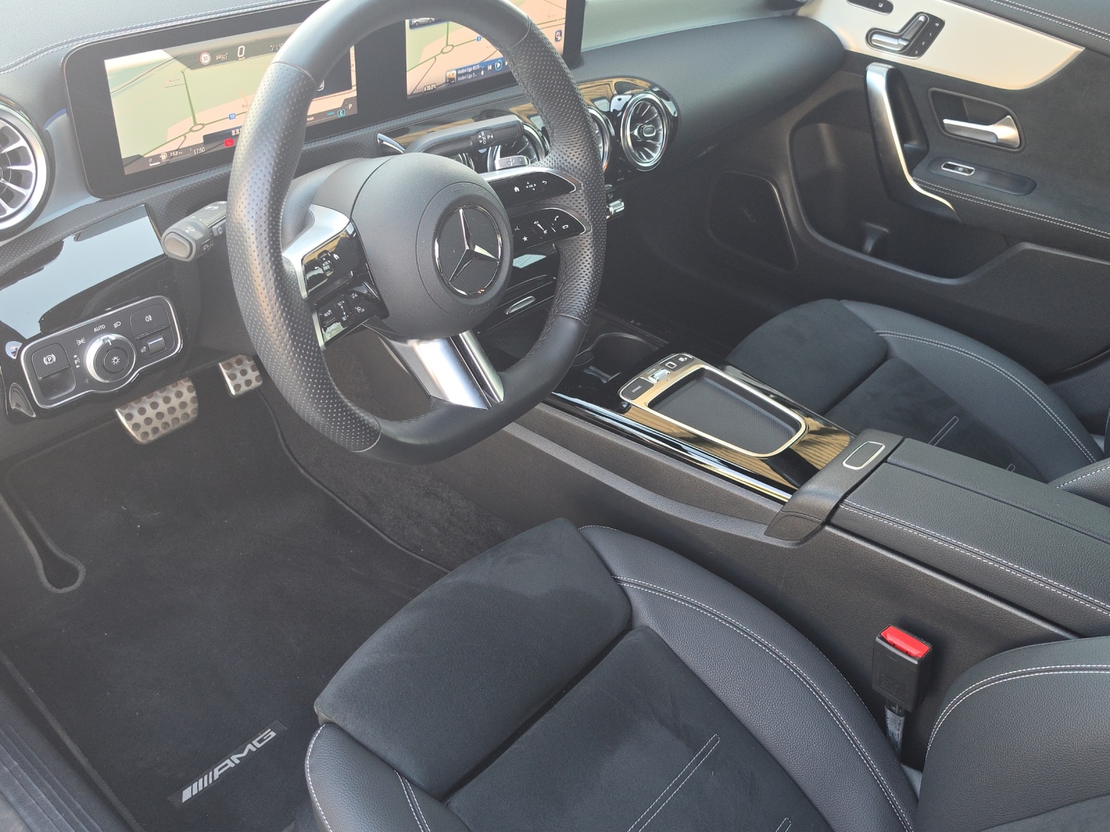 MERCEDES-BENZ CLA Shooting Brake 250 4Matic 8G-DCT-image-10