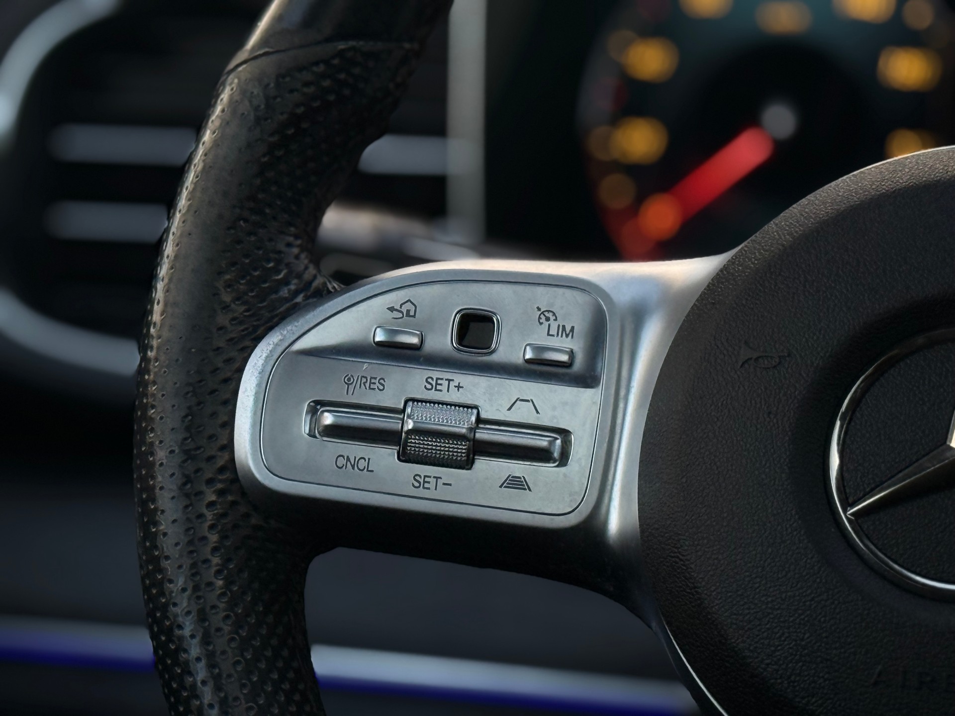 MERCEDES-BENZ GLE 450 4Matic AMG Line 9G-Tronic-image-24