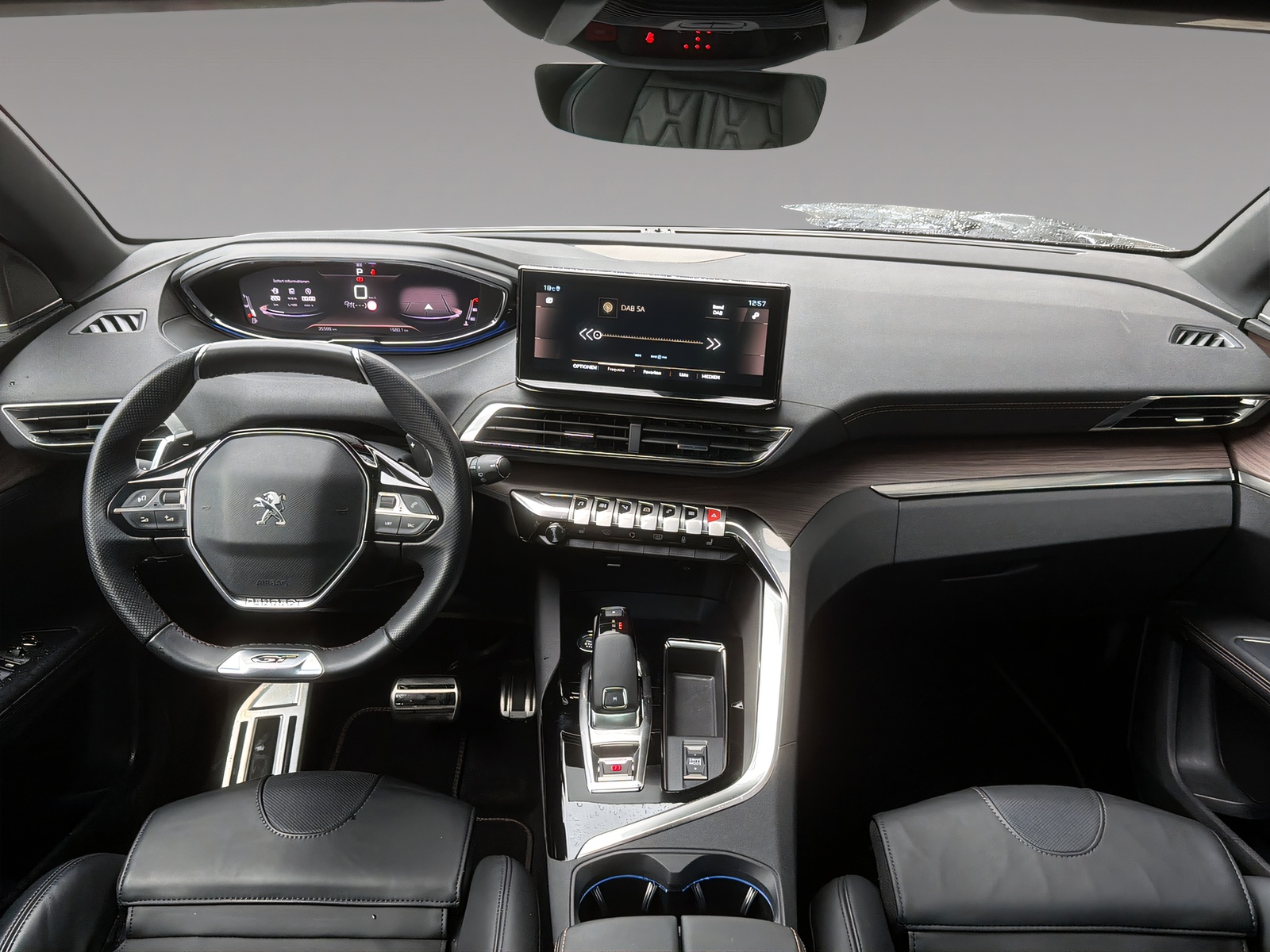 PEUGEOT 5008 1.6 PureTech GT Pack-image-8