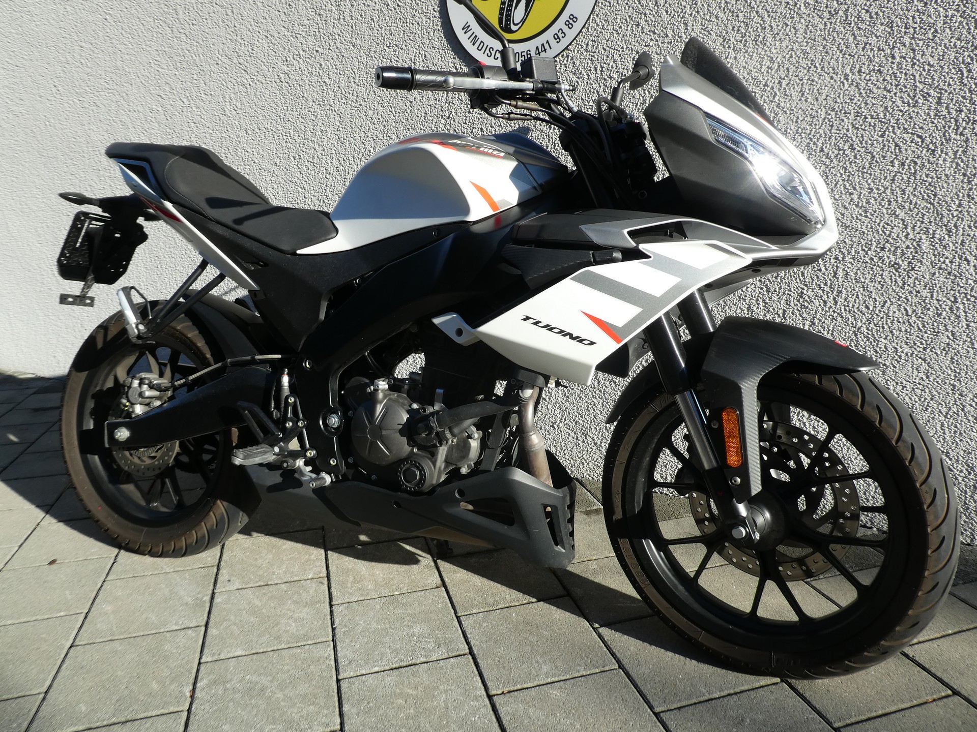 APRILIA Tuono 125-showroom-element-1