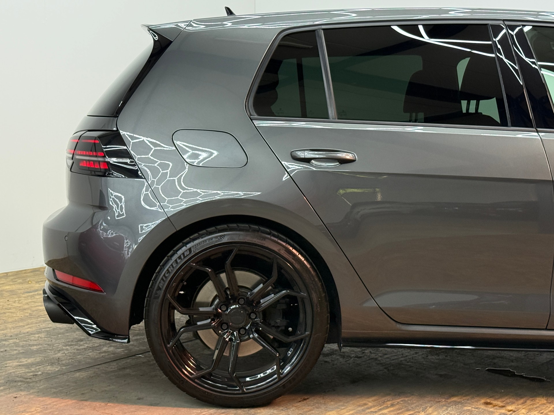 VW Golf 2.0 TSI R 4Motion DSG-image-15