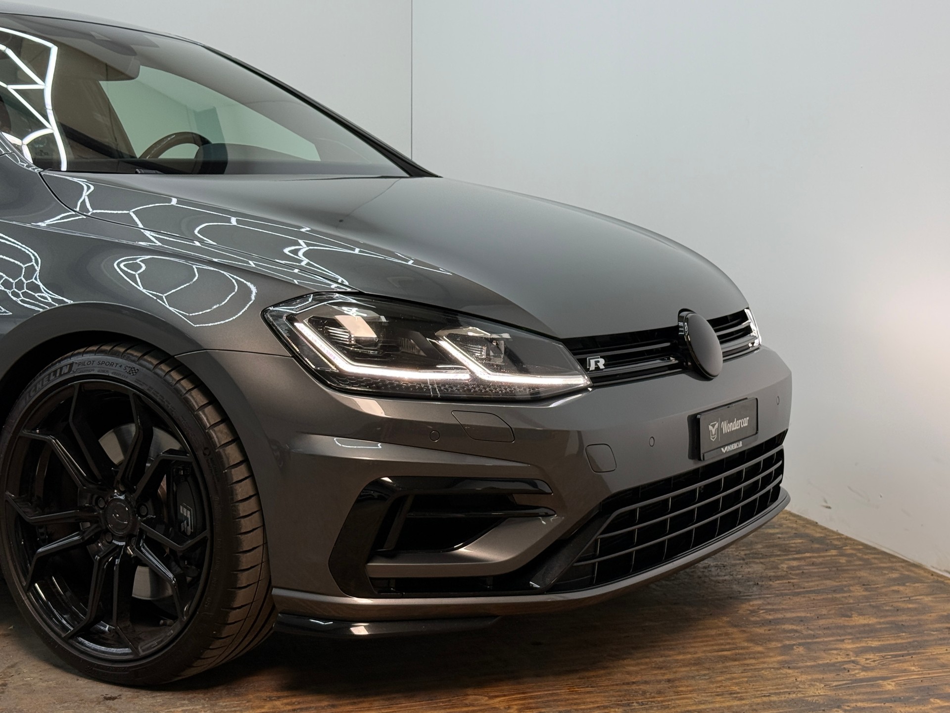 VW Golf 2.0 TSI R 4Motion DSG-showroom-element-1