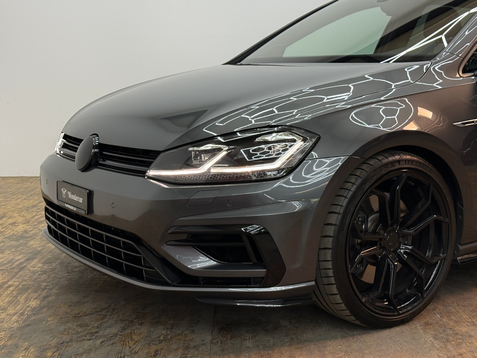 VW Golf 2.0 TSI R 4Motion DSG-image-4