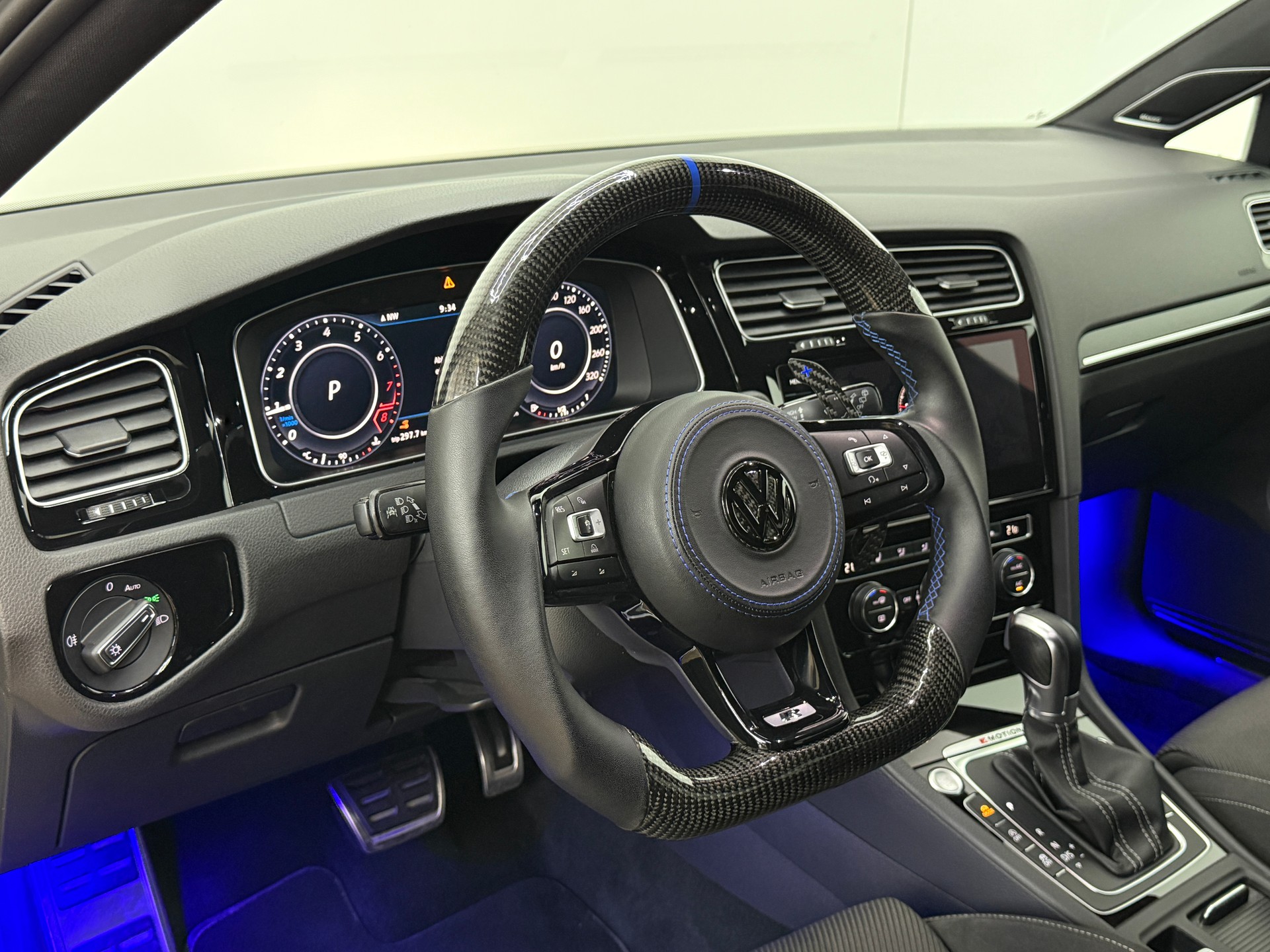 VW Golf 2.0 TSI R 4Motion DSG-image-25