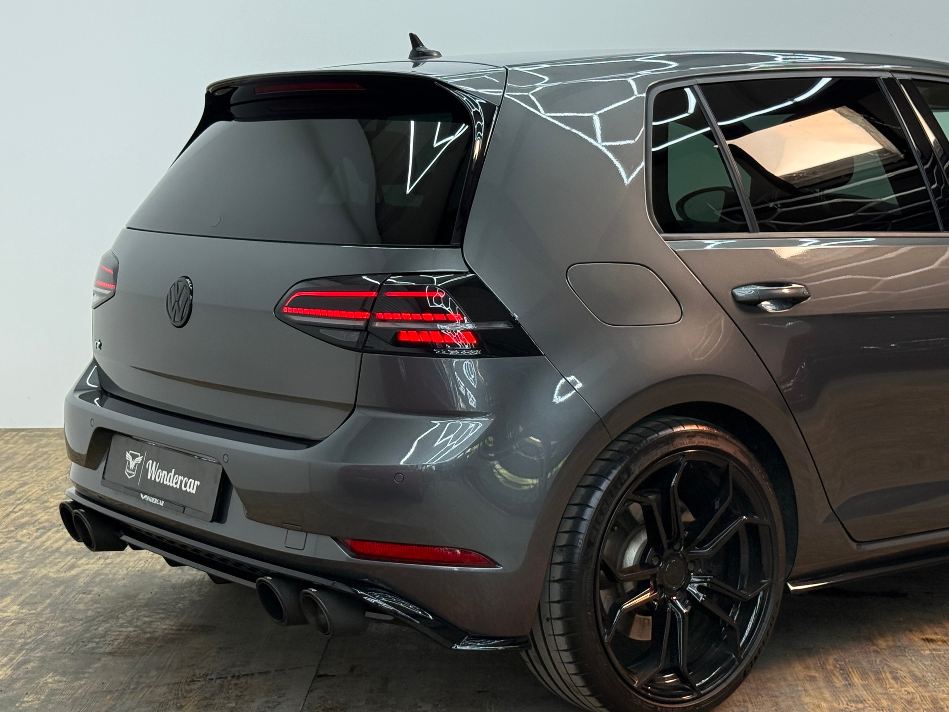 VW Golf 2.0 TSI R 4Motion DSG-image-13