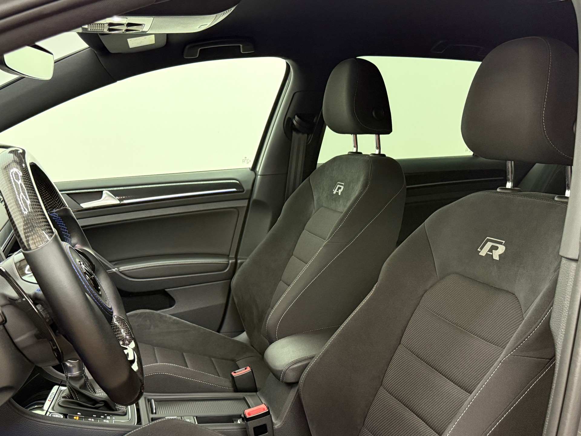 VW Golf 2.0 TSI R 4Motion DSG-image-19