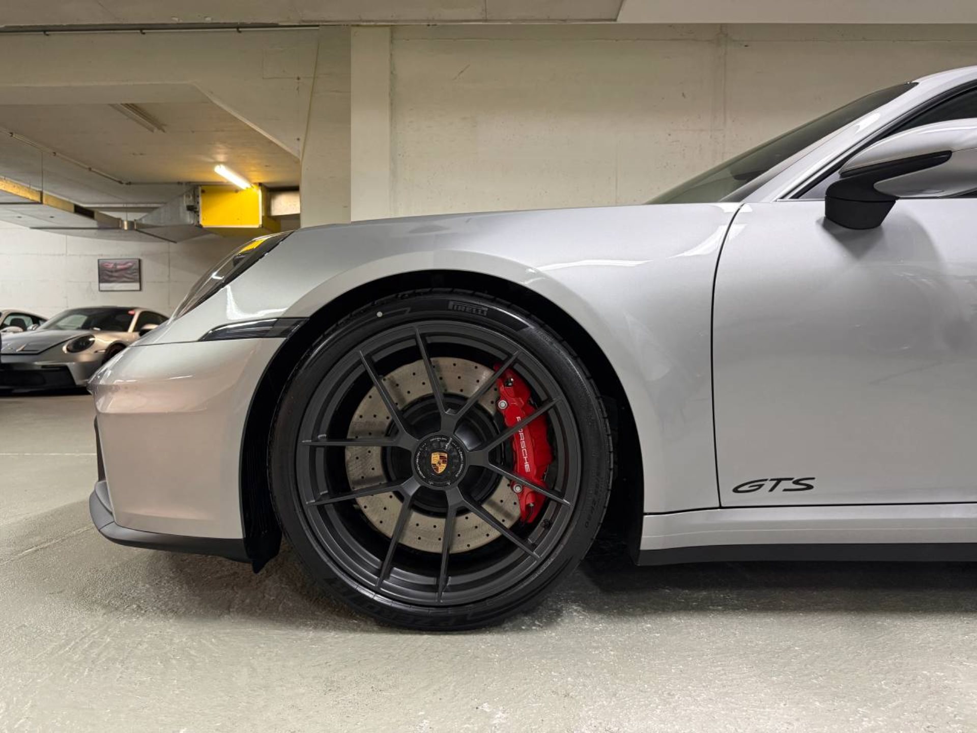 PORSCHE 911 Carrera GTS-image-9