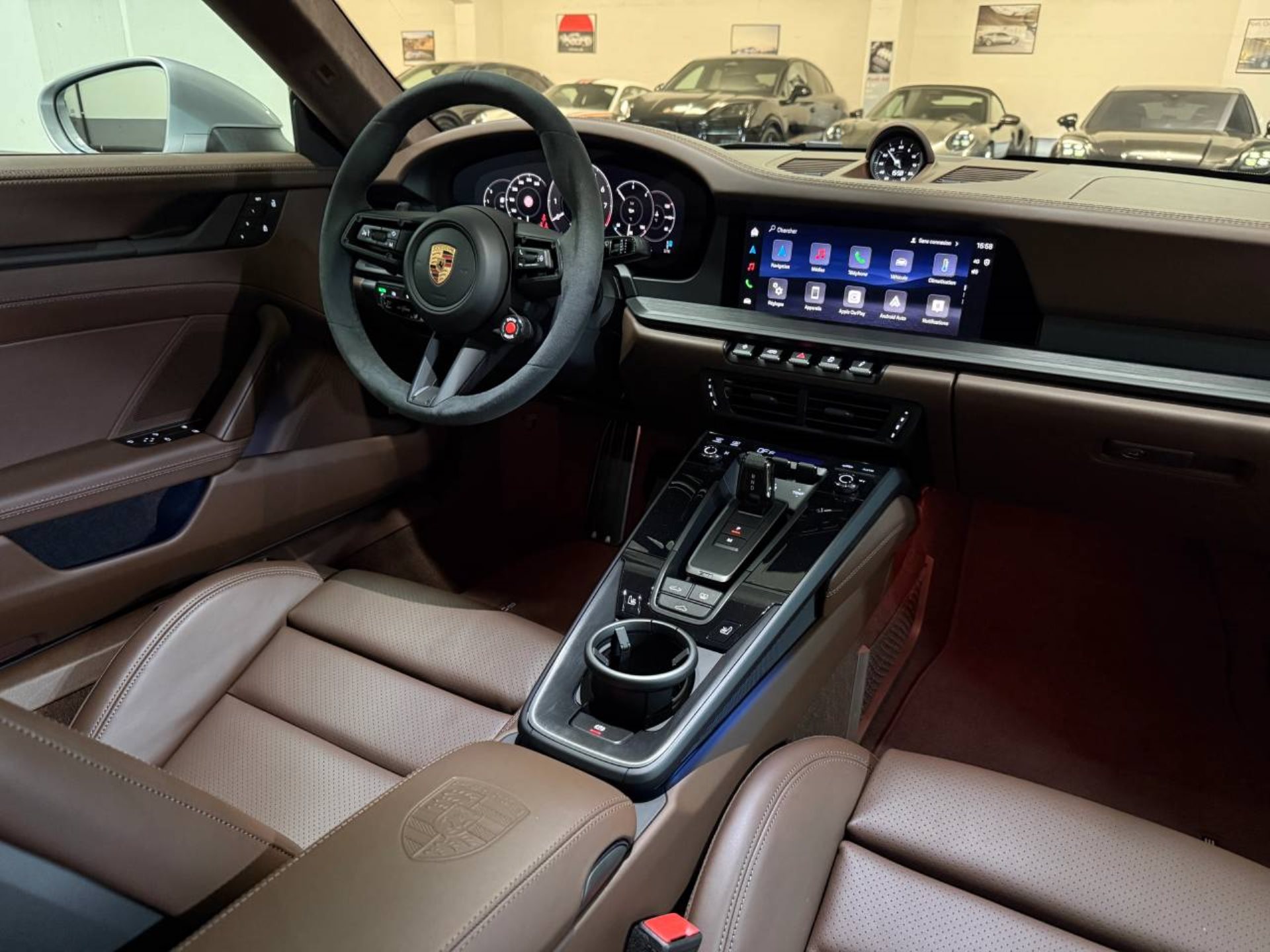 PORSCHE 911 Carrera GTS-image-13