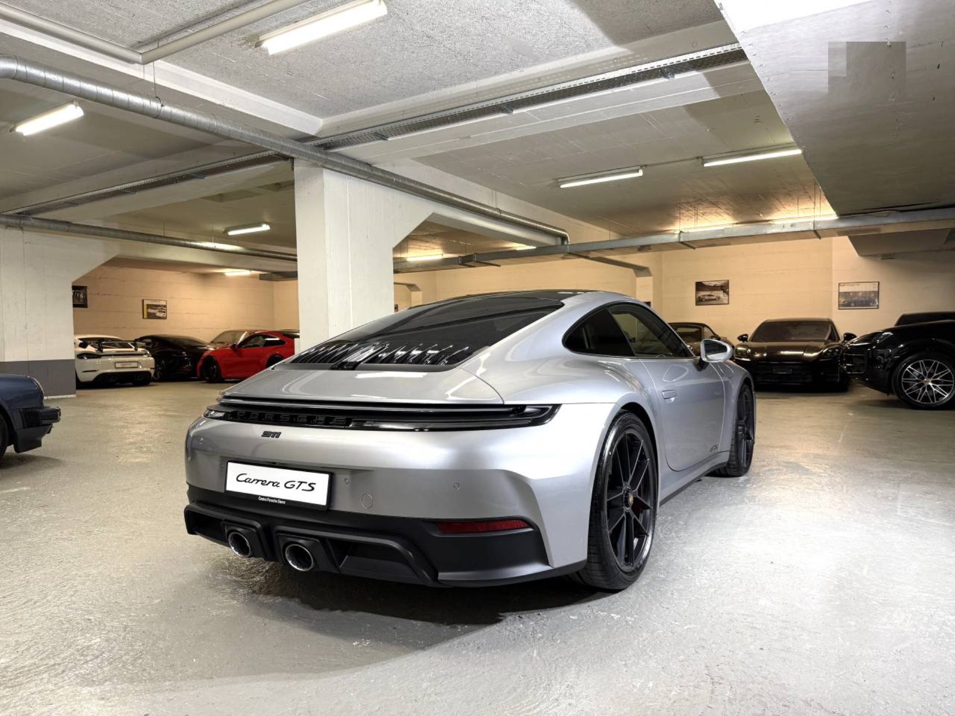 PORSCHE 911 Carrera GTS-image-6