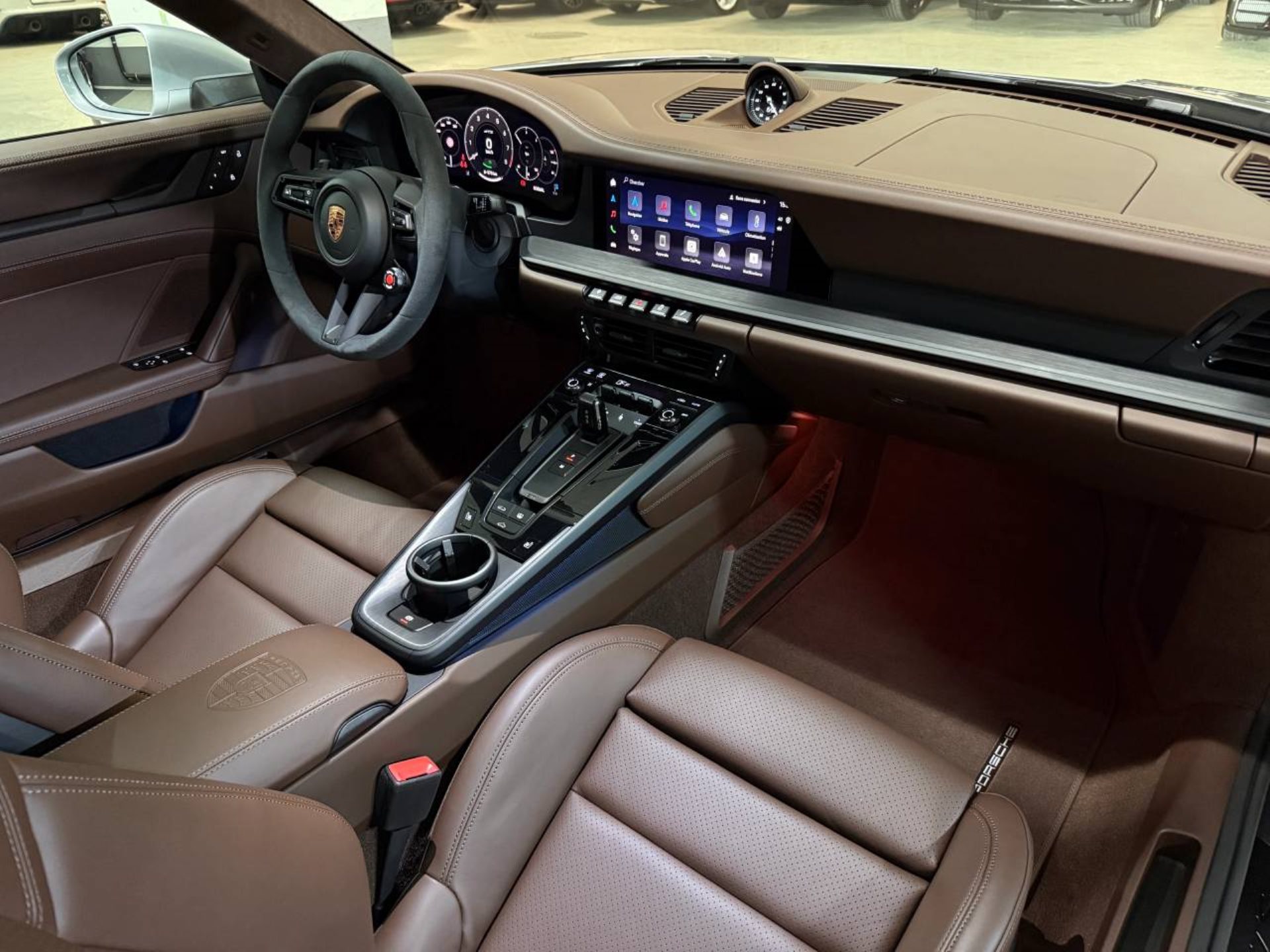 PORSCHE 911 Carrera GTS-image-14