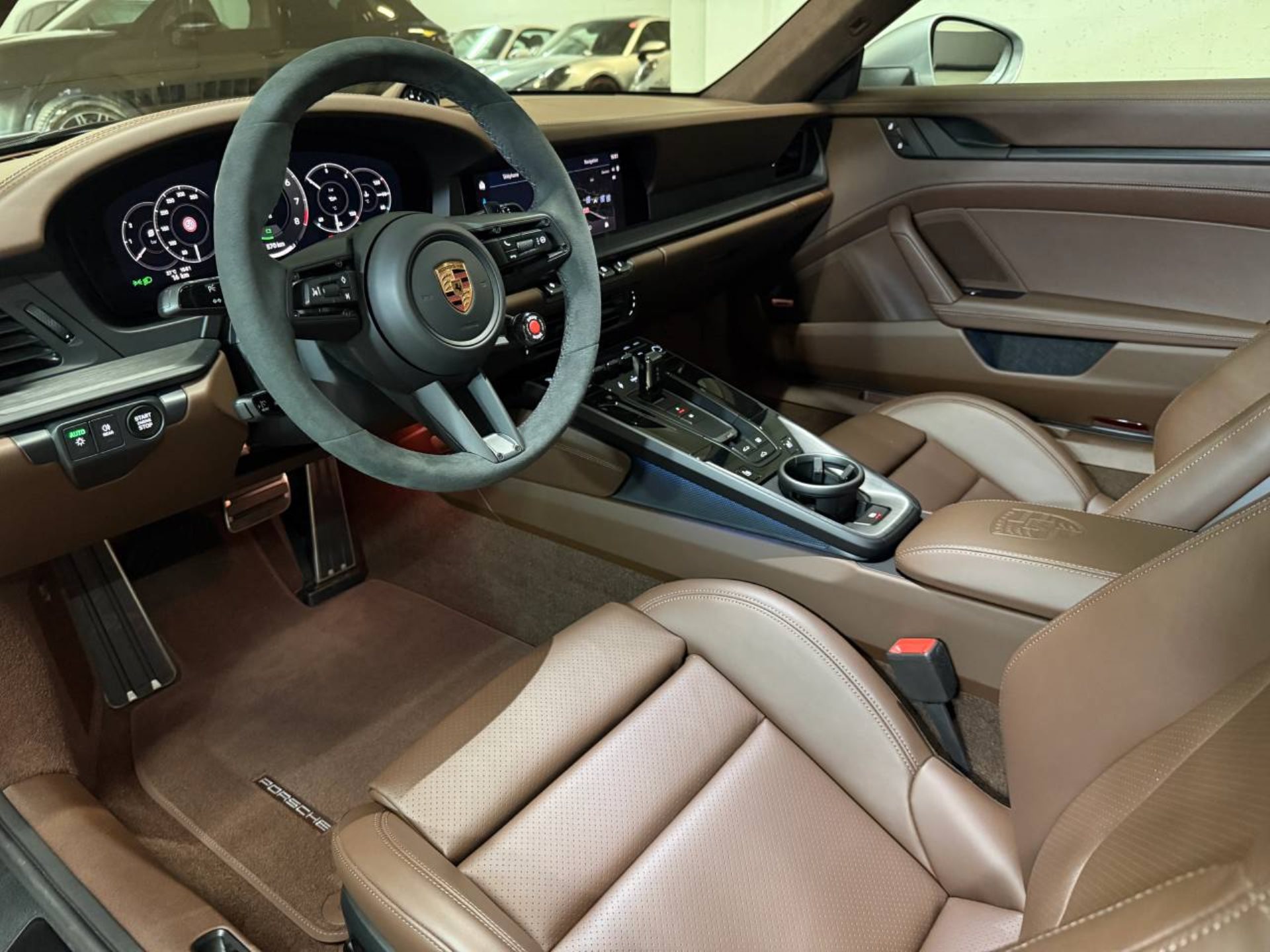 PORSCHE 911 Carrera GTS-image-3