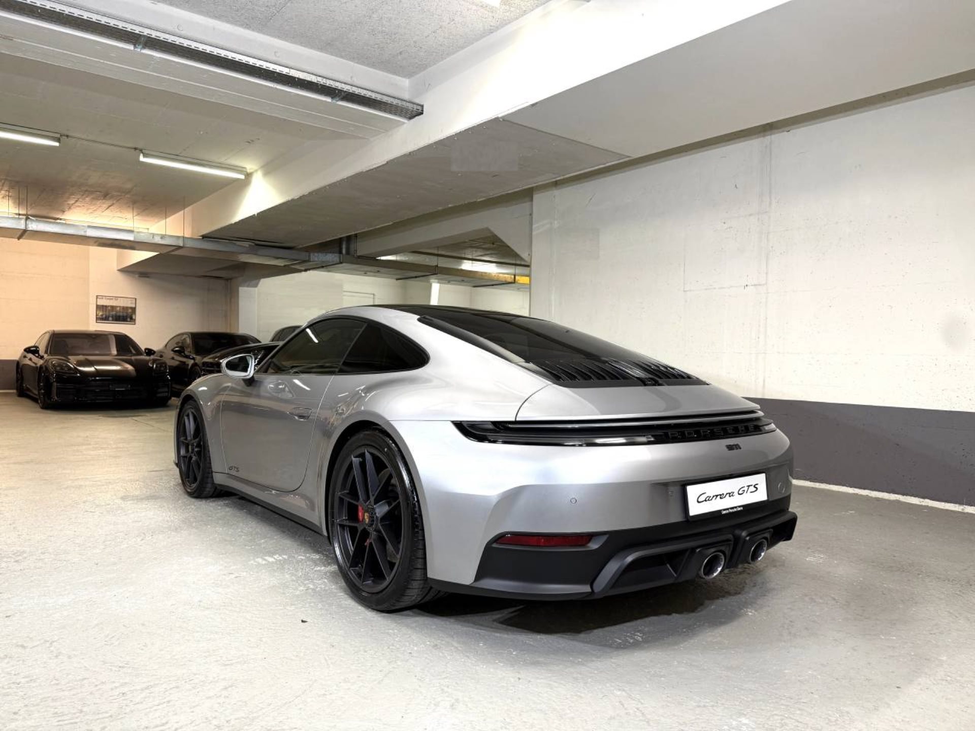 PORSCHE 911 Carrera GTS-image-2
