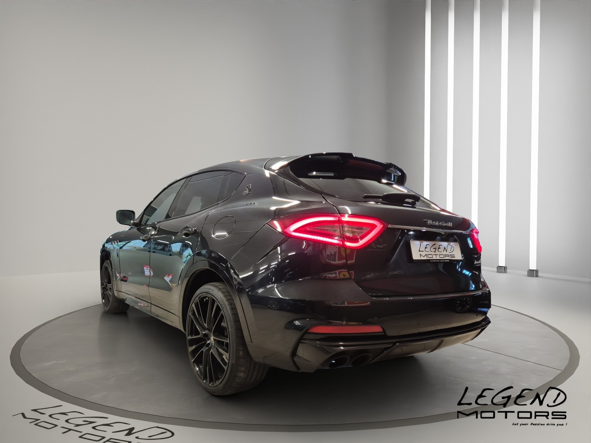 MASERATI Levante 3.8 V8 Trofeo Q4 Automatica-showroom-element-3