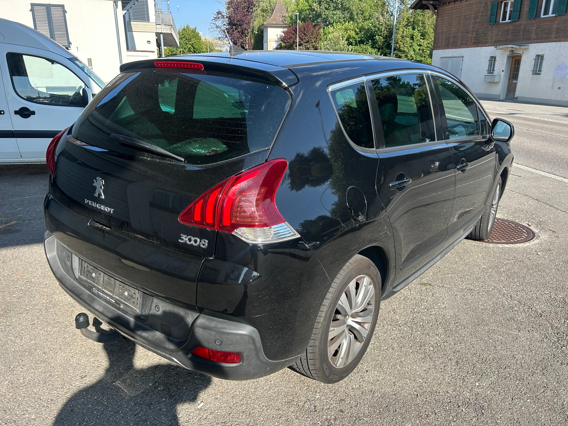 PEUGEOT 3008 1.6 16V T Allure-image-5