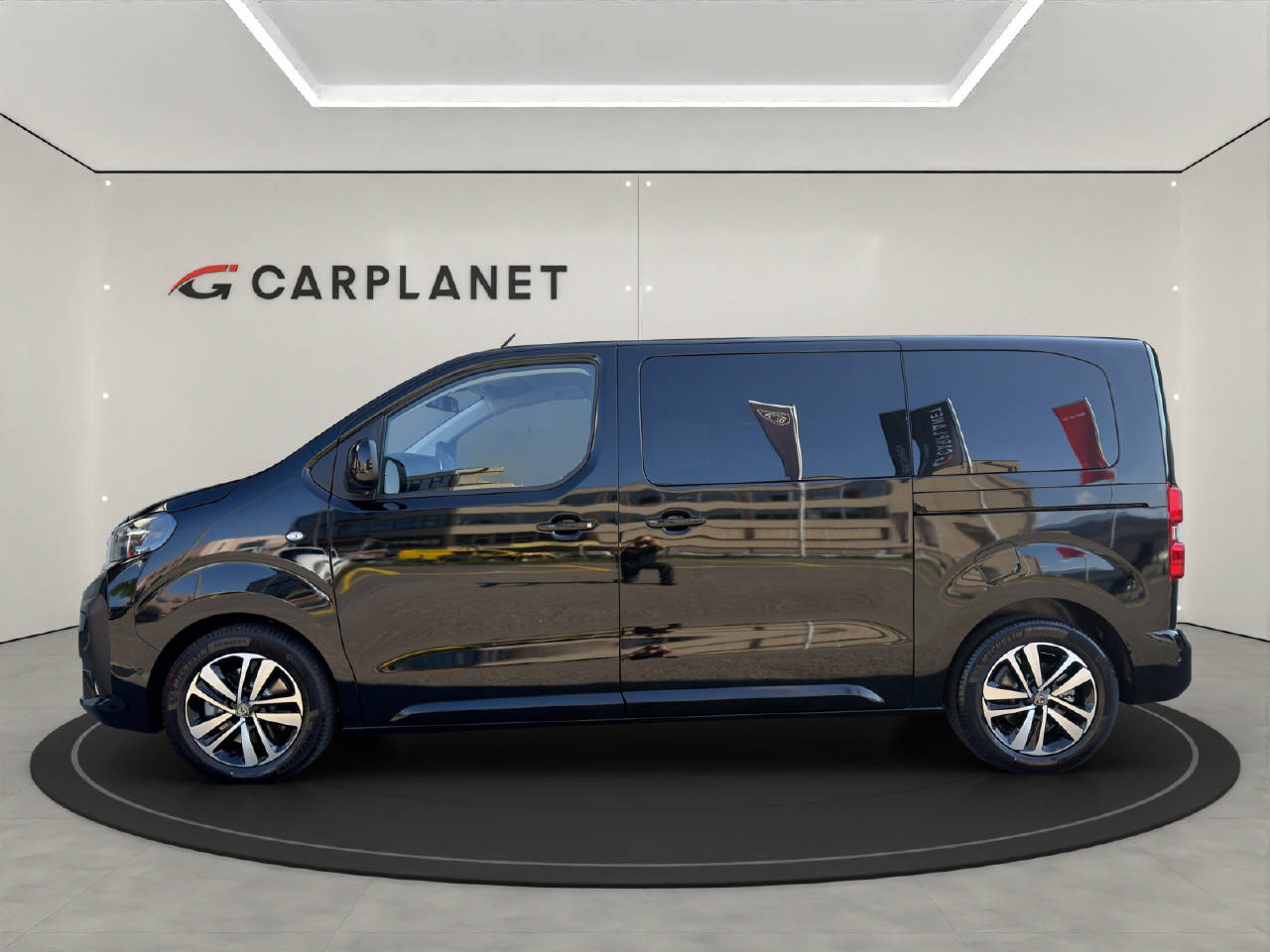 PEUGEOT Traveller Standard 2.2 BlueHDi-image-1