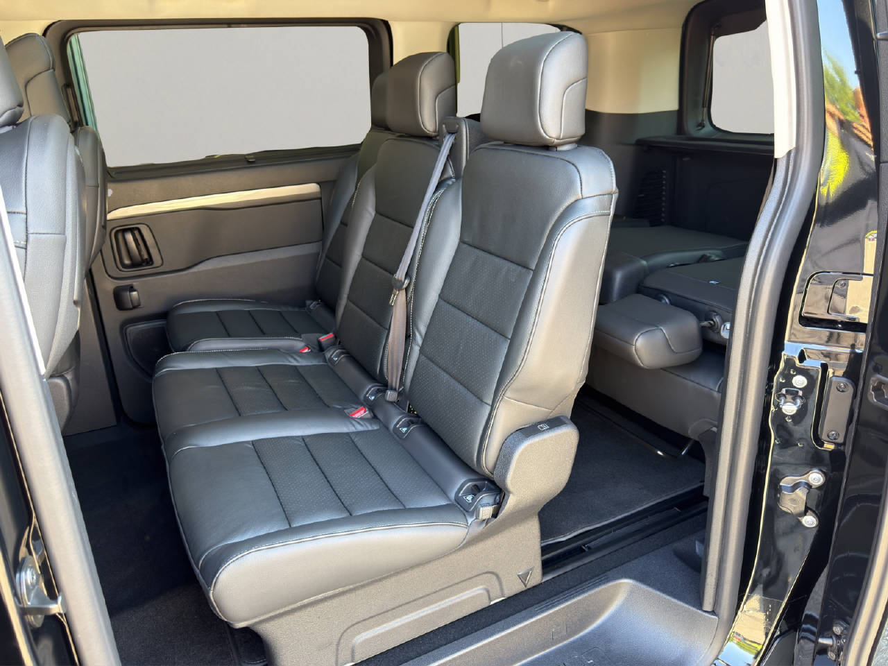 PEUGEOT Traveller Standard 2.2 BlueHDi-image-9