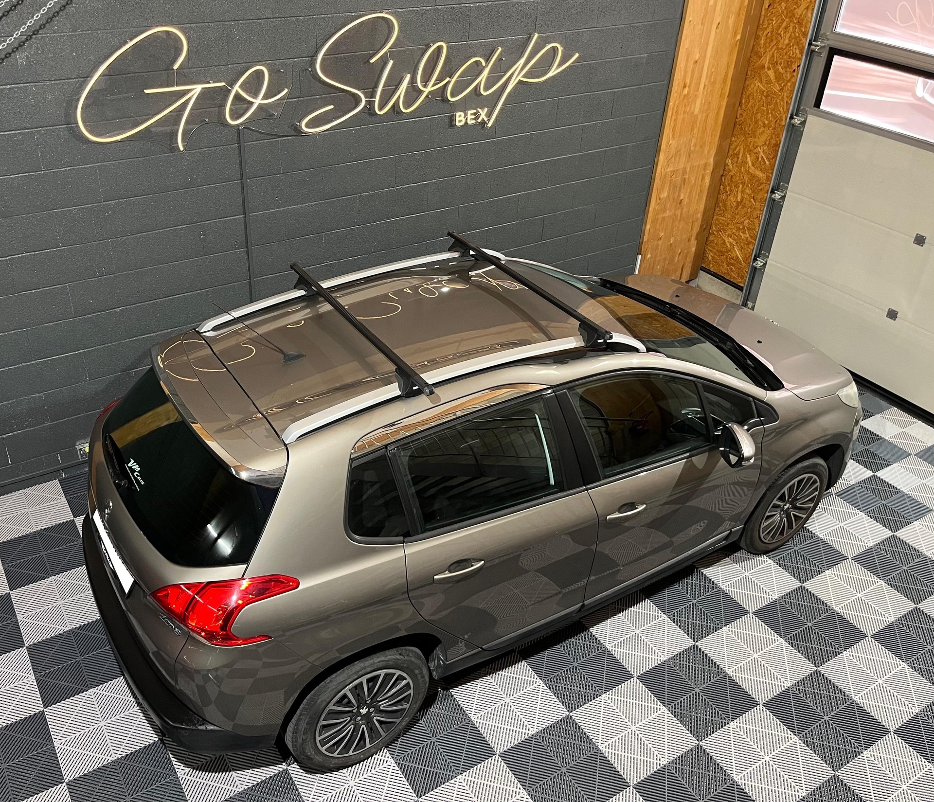 PEUGEOT 2008 1.2 VTI Active-image-2