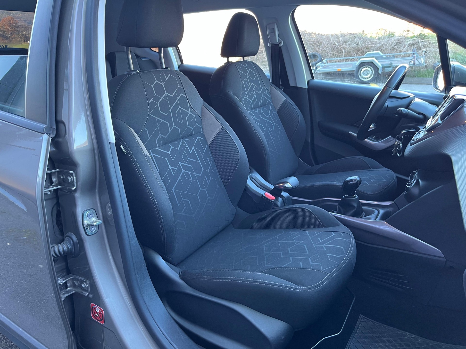 PEUGEOT 2008 1.2 VTI Active-image-10