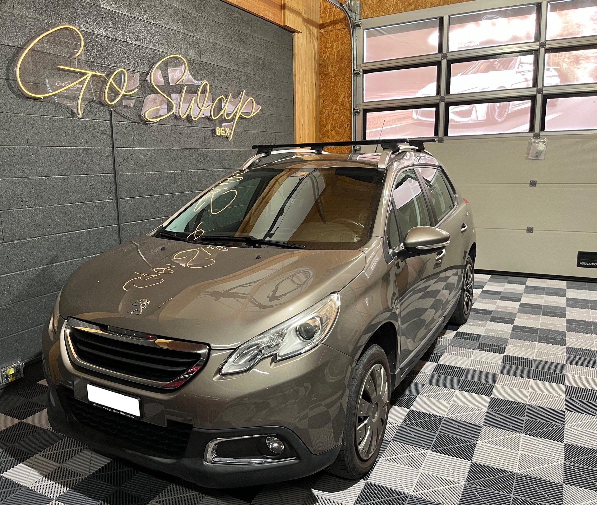 PEUGEOT 2008 1.2 VTI Active-image-4