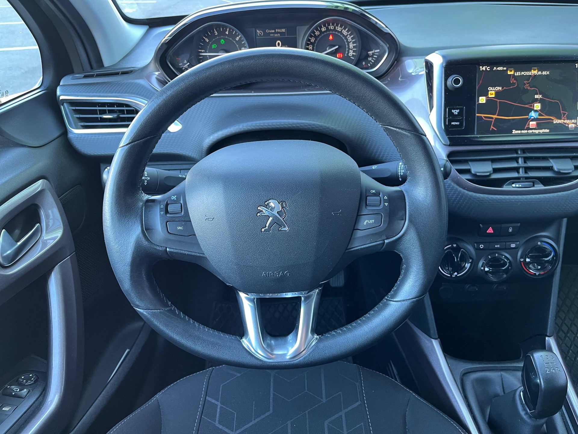 PEUGEOT 2008 1.2 VTI Active-image-13