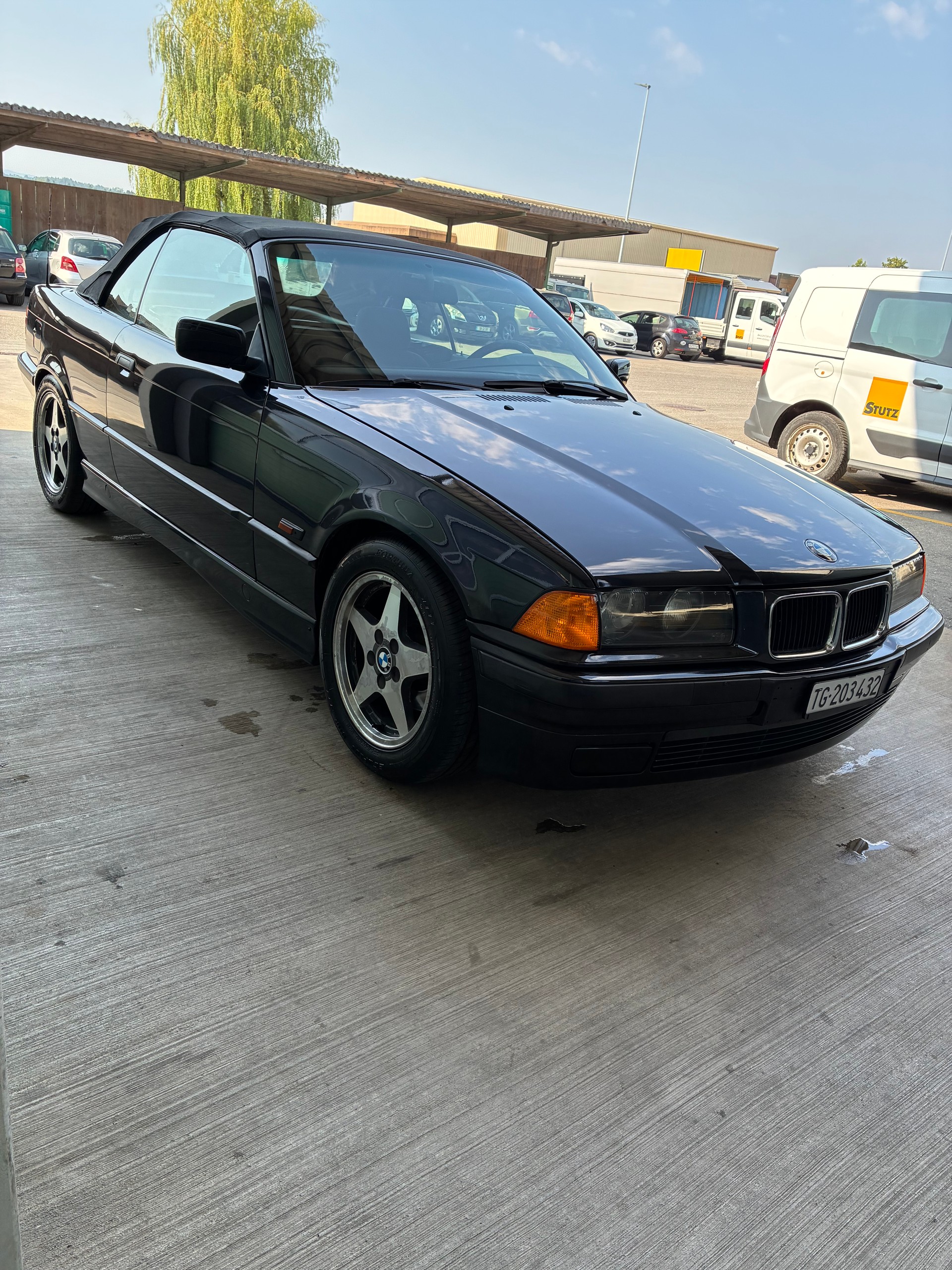 BMW 318i Cabrio-image-2