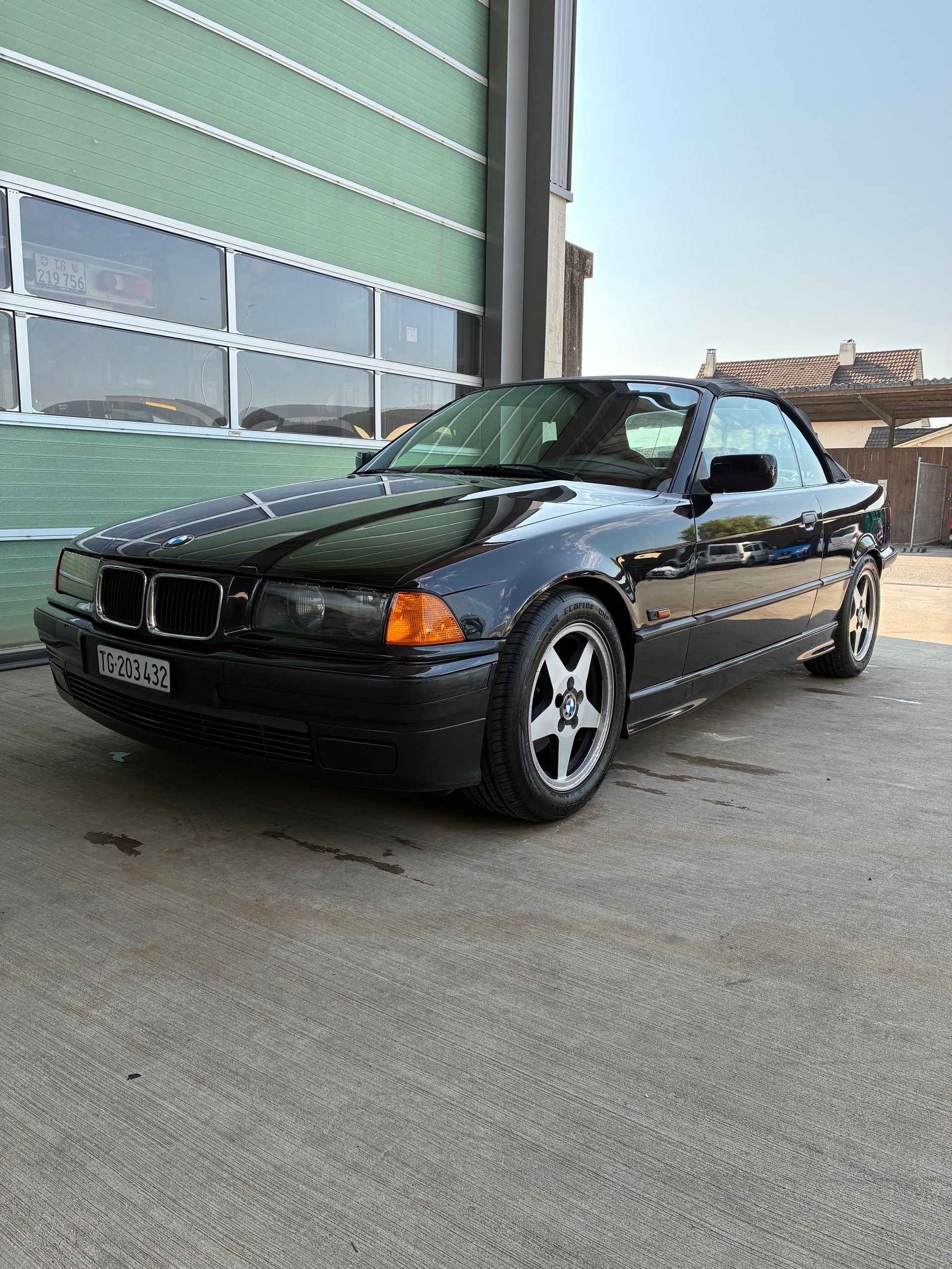 BMW 318i Cabrio-image-0