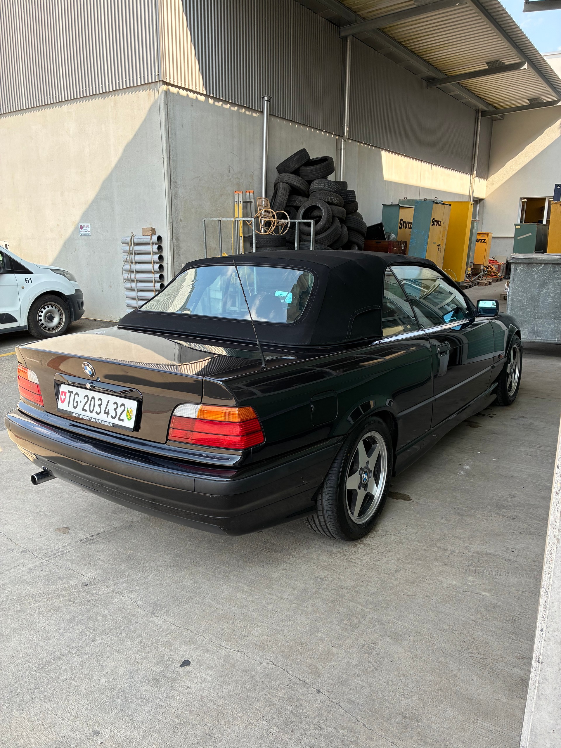 BMW 318i Cabrio-image-4