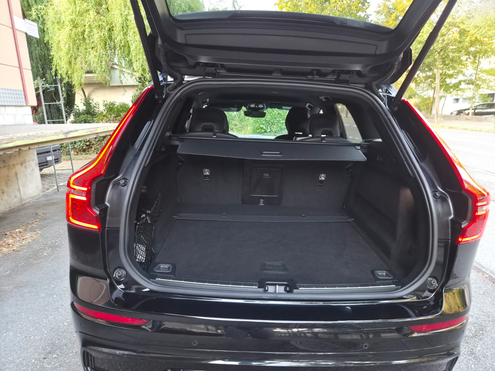 VOLVO XC60 B4 Diesel Mild Hybrid AWD Plus Dark Geartronic-image-11