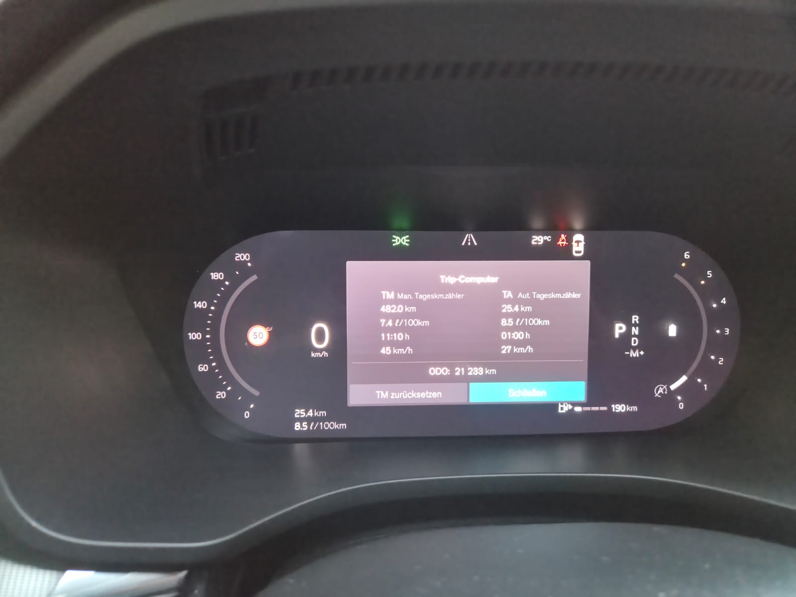 VOLVO XC60 B4 Diesel Mild Hybrid AWD Plus Dark Geartronic-image-12
