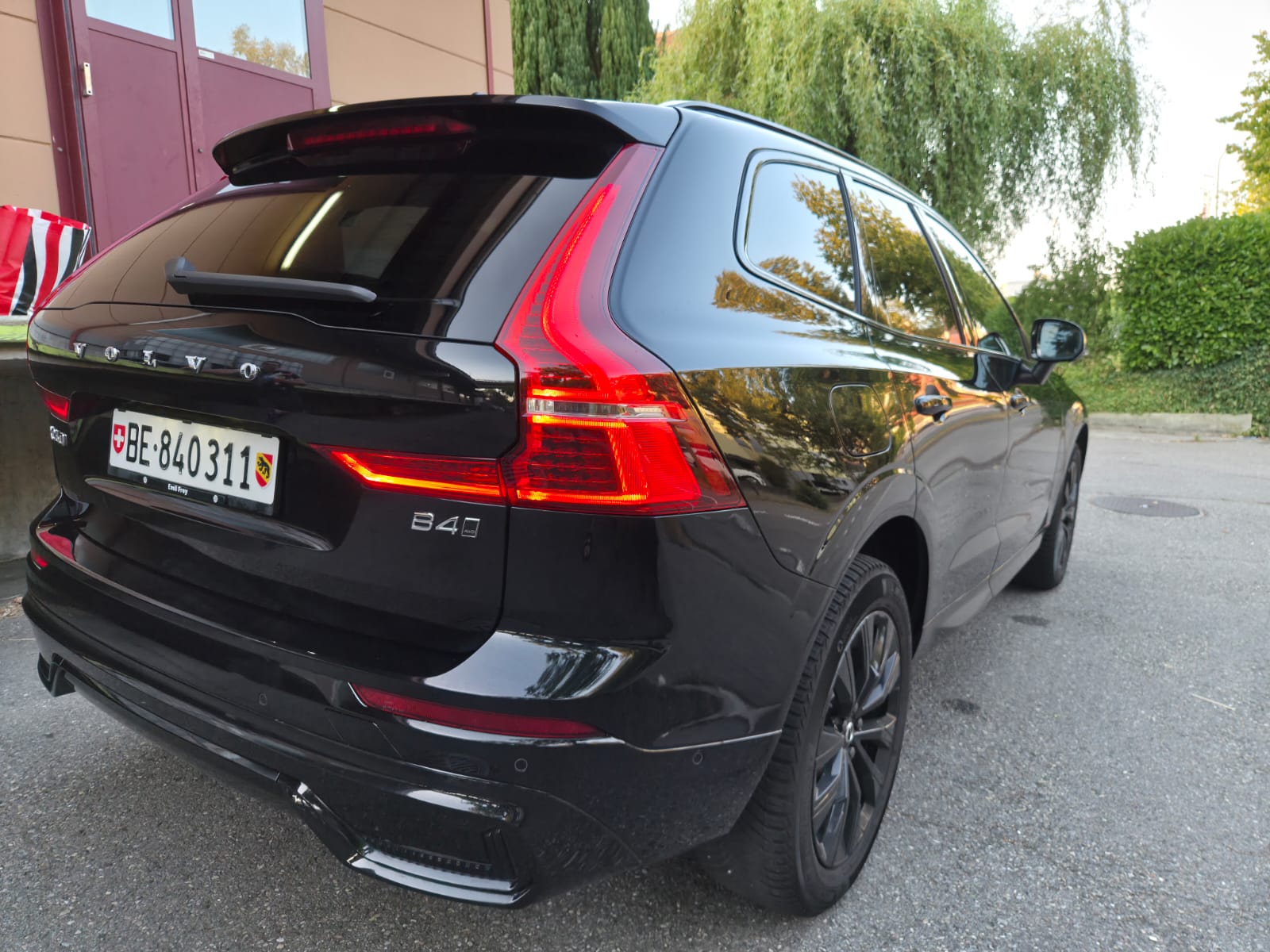 VOLVO XC60 B4 Diesel Mild Hybrid AWD Plus Dark Geartronic-image-5