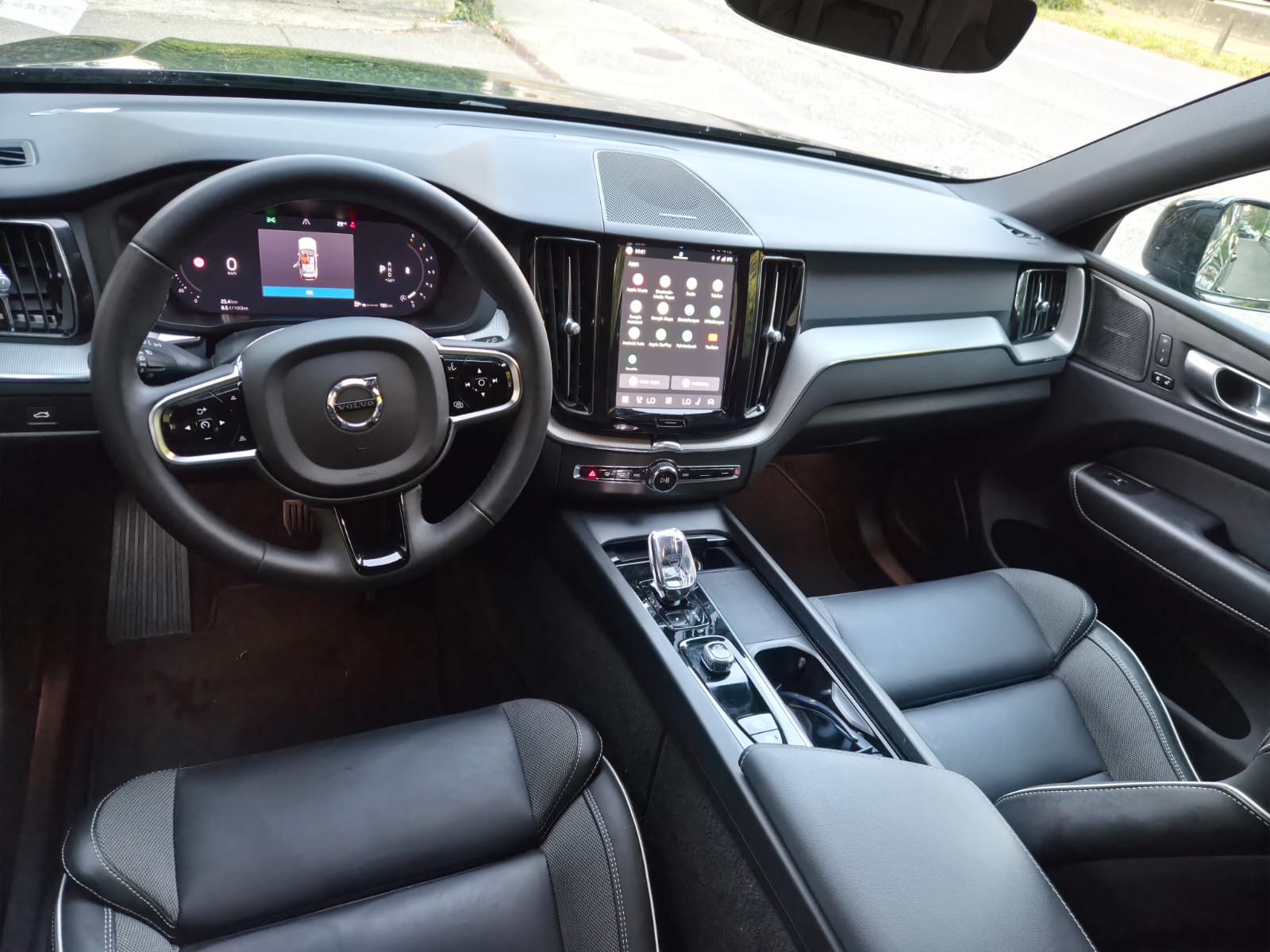 VOLVO XC60 B4 Diesel Mild Hybrid AWD Plus Dark Geartronic-image-7