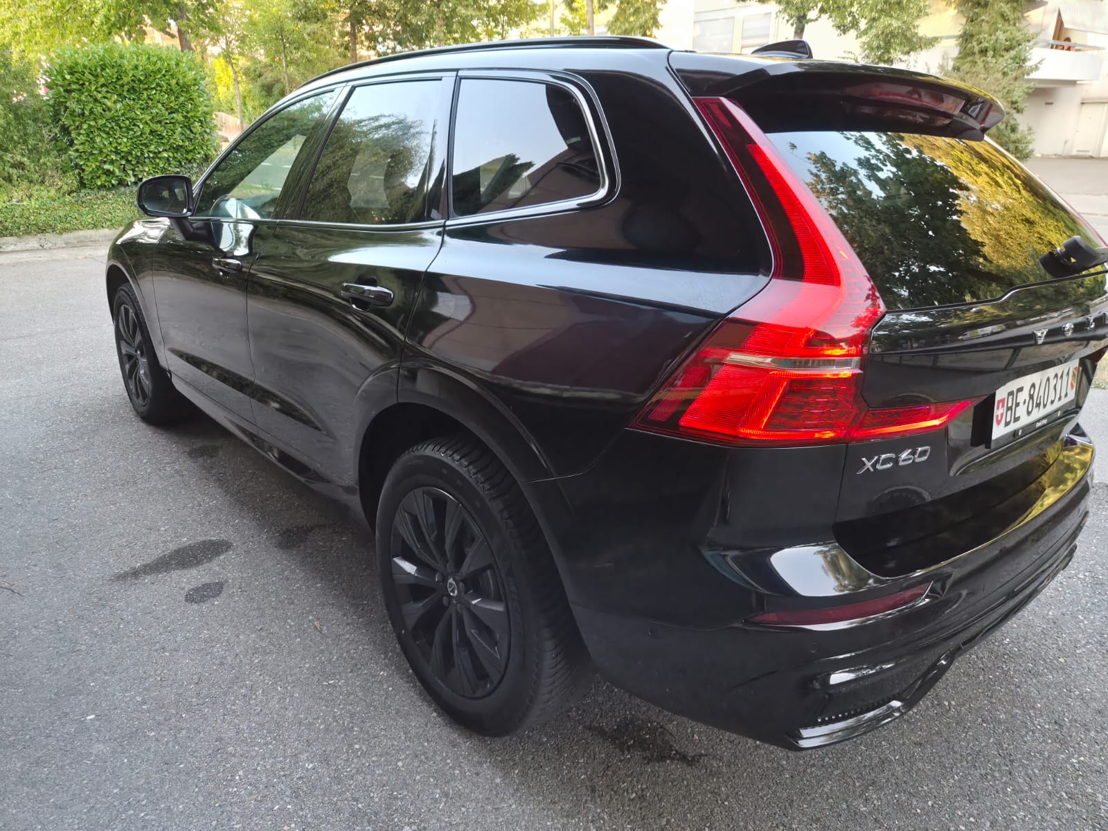 VOLVO XC60 B4 Diesel Mild Hybrid AWD Plus Dark Geartronic-image-3