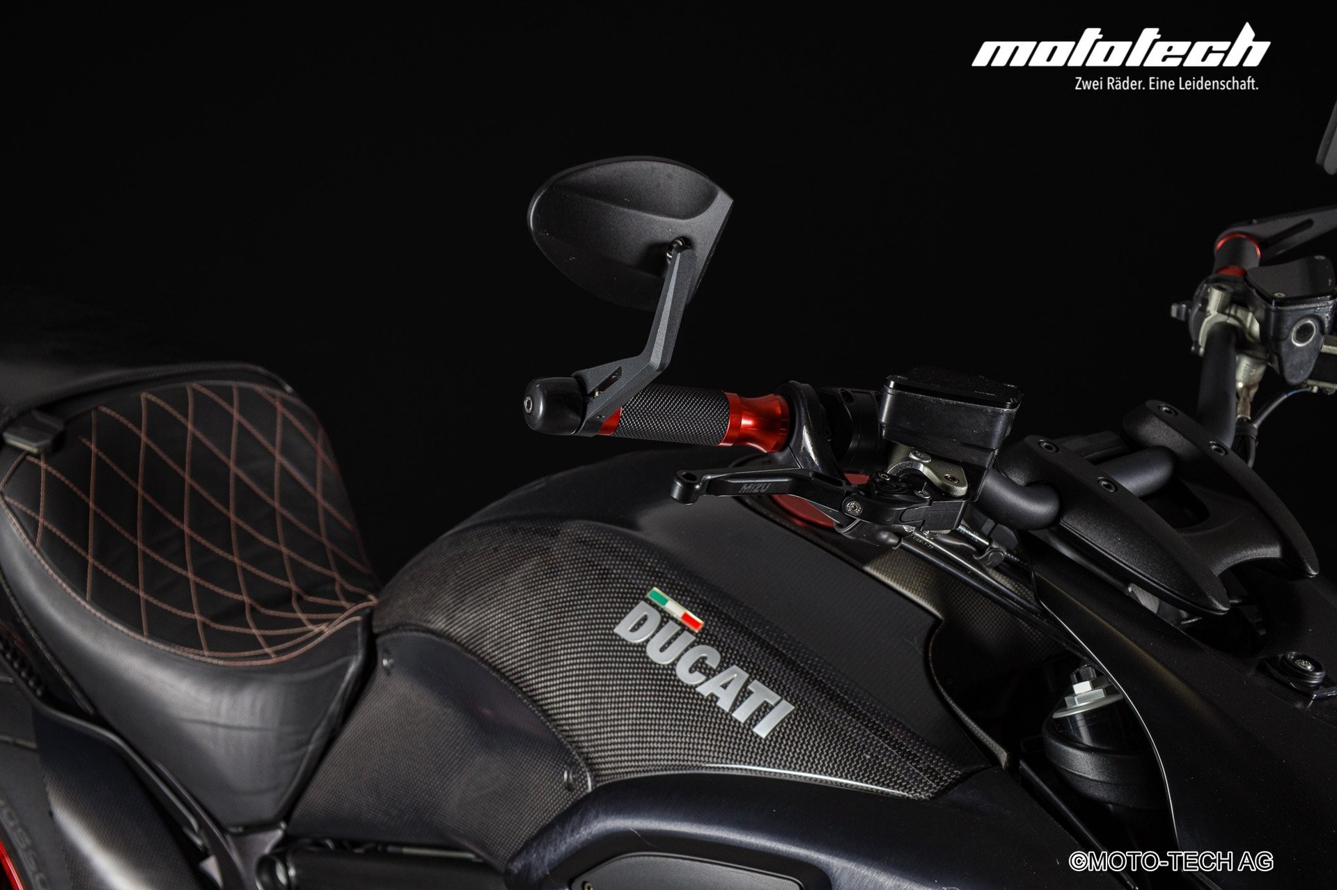 DUCATI Diavel 1200 Carbon-image-7