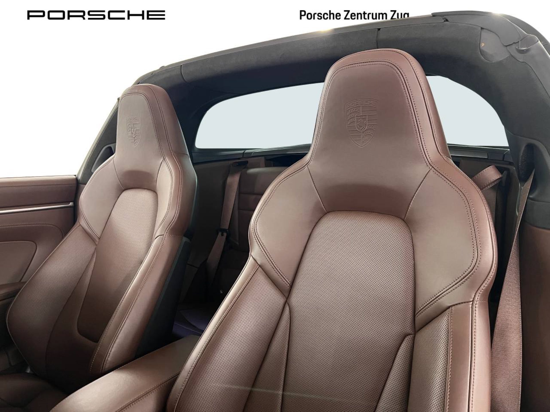 PORSCHE 911 Targa 4 GTS-image-4