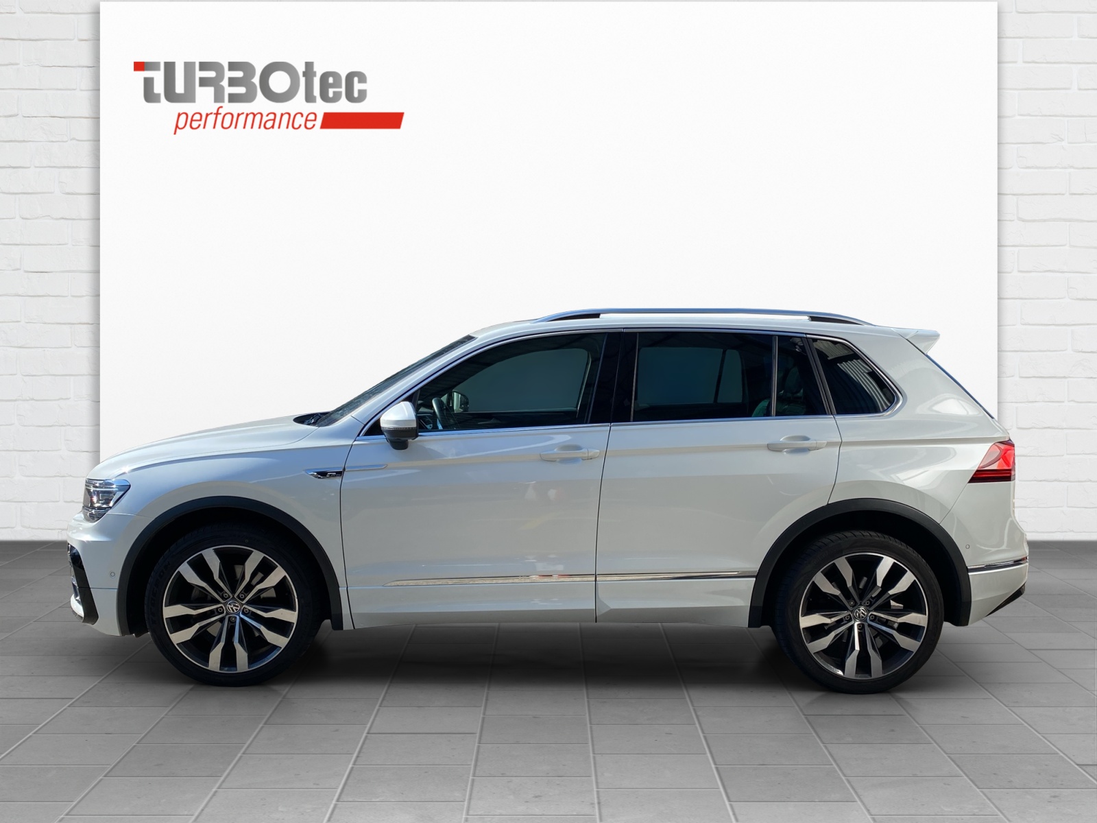 VW Tiguan 2.0TSI R-Line-showroom-element-1