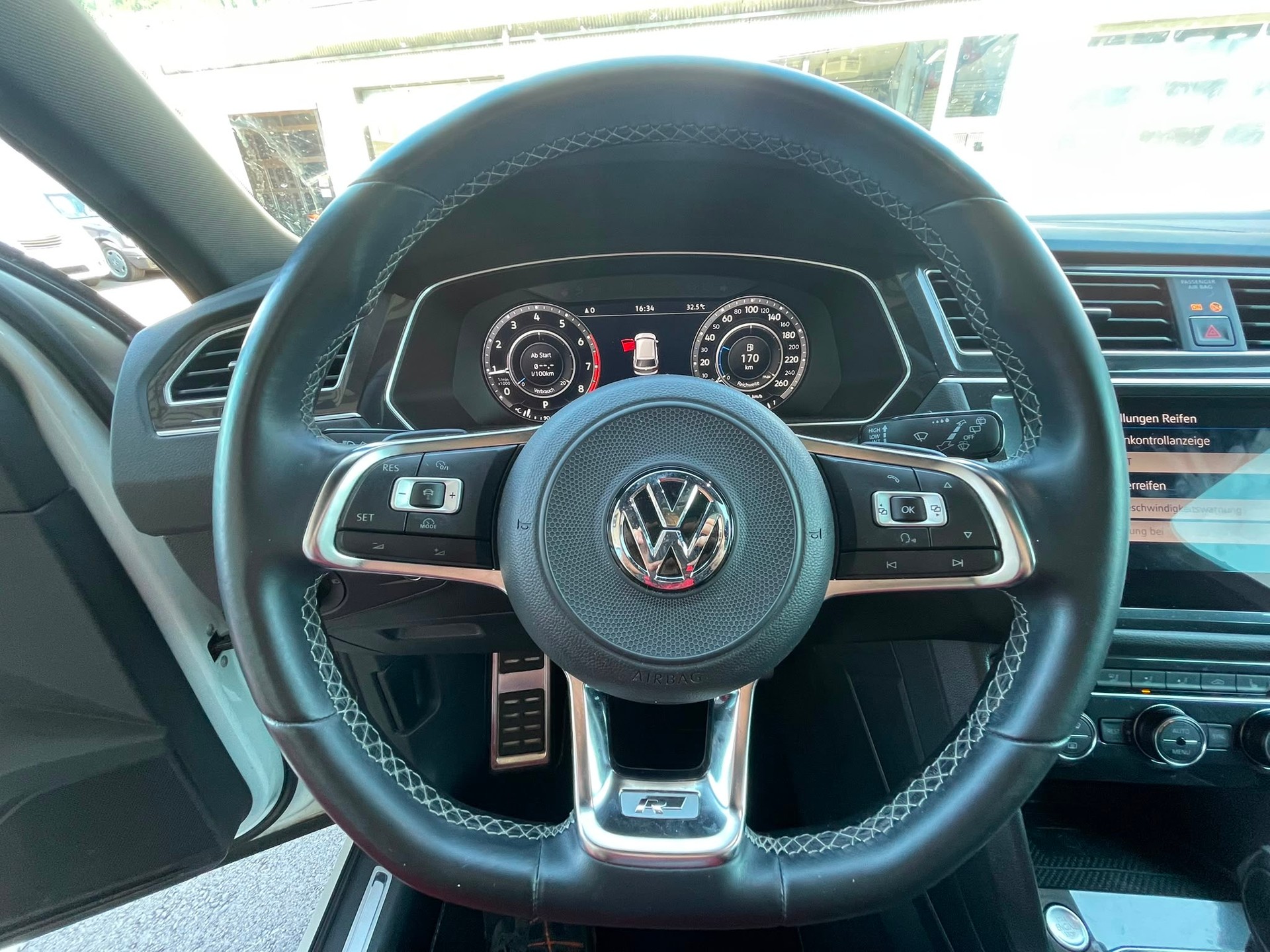 VW Tiguan 2.0TSI R-Line-image-6