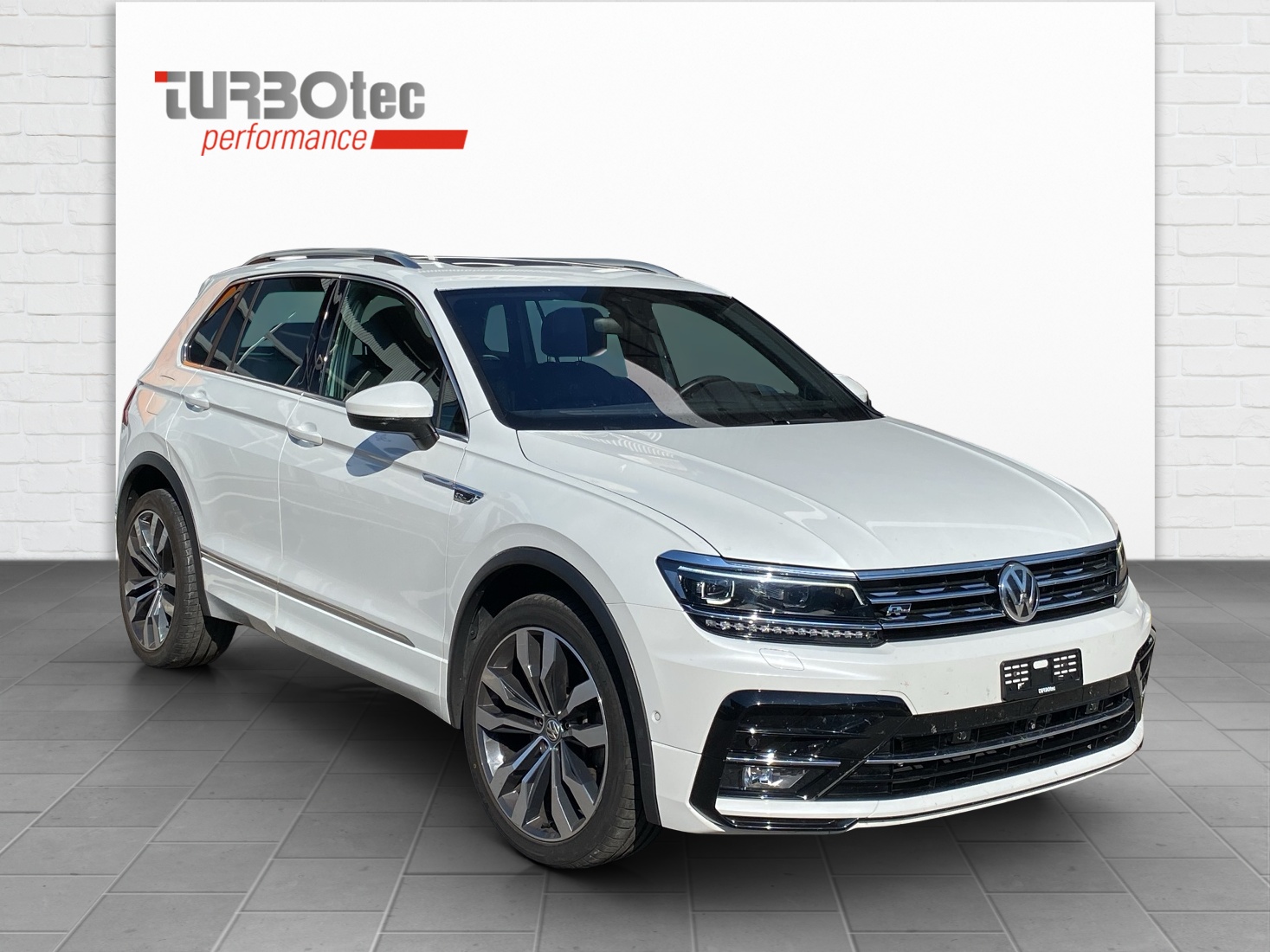 VW Tiguan 2.0TSI R-Line-showroom-element-3
