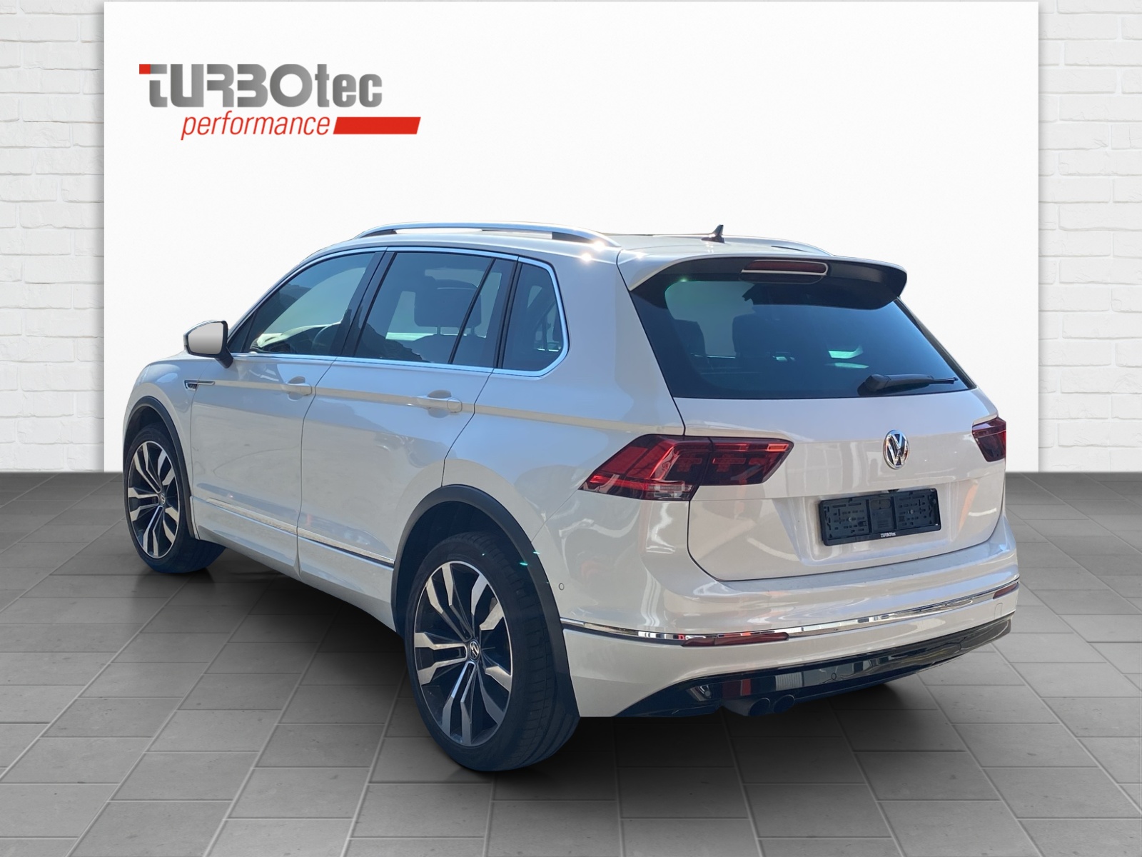 VW Tiguan 2.0TSI R-Line-showroom-element-2