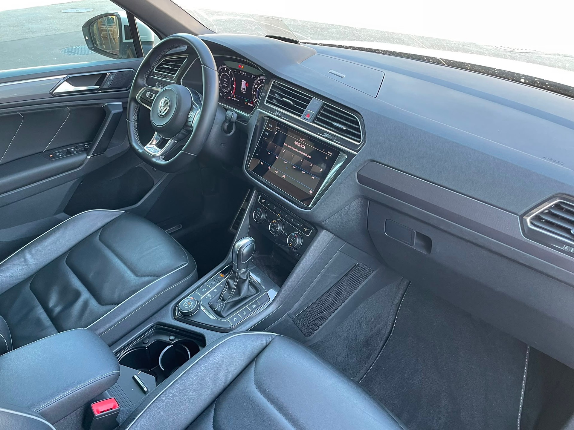 VW Tiguan 2.0TSI R-Line-image-13