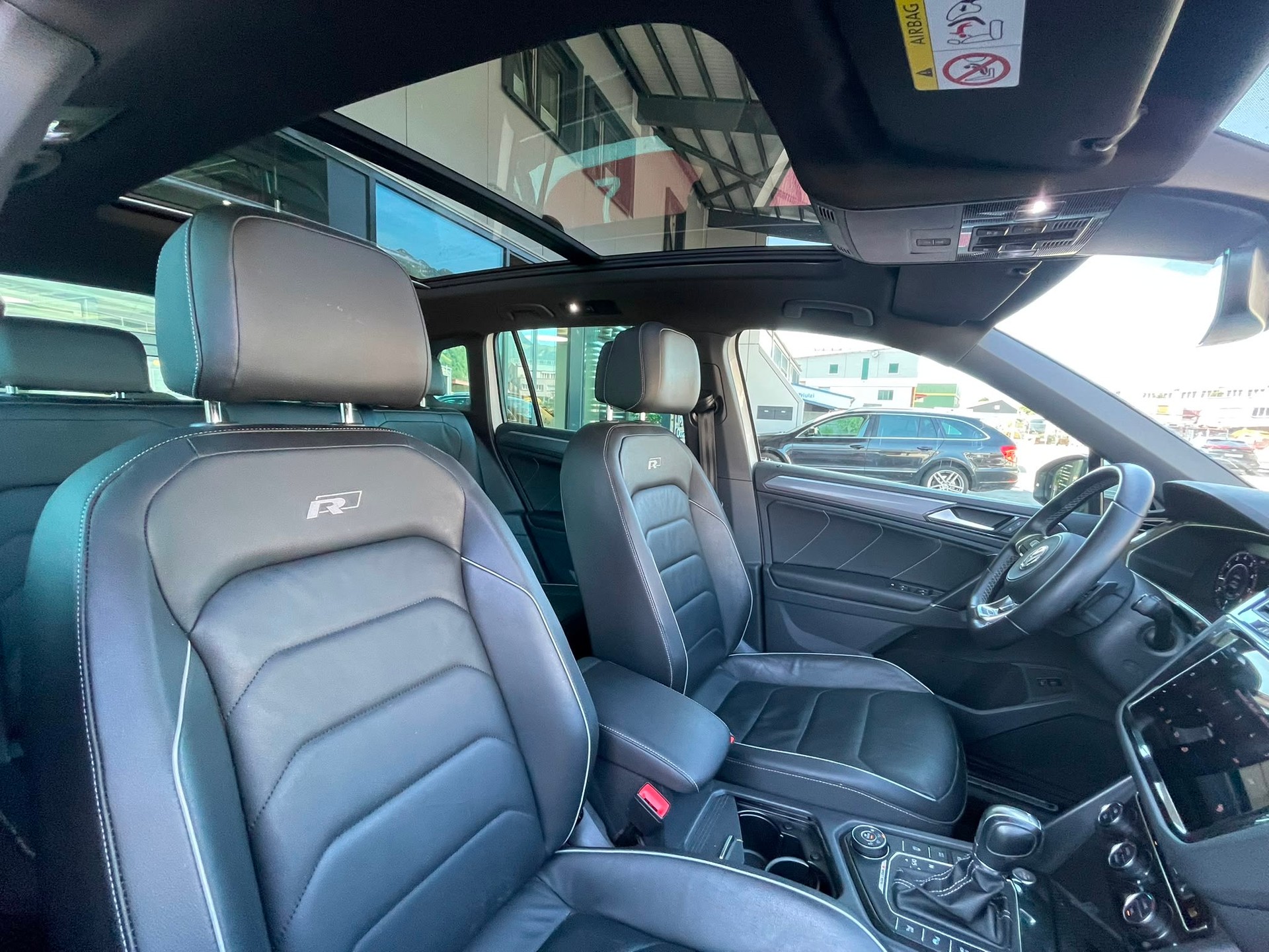 VW Tiguan 2.0TSI R-Line-image-5