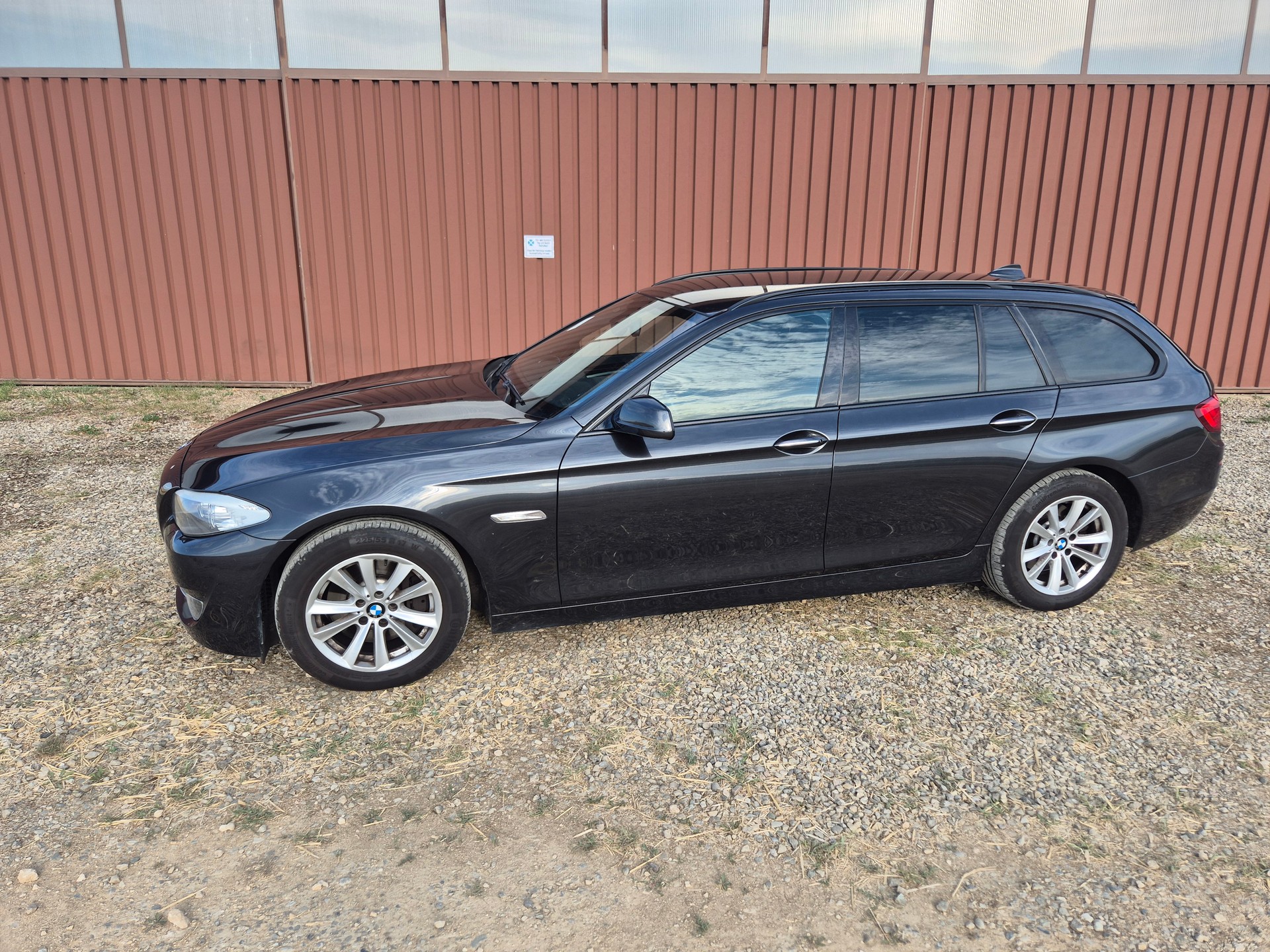 BMW 528i xDrive Touring Steptronic-image-2