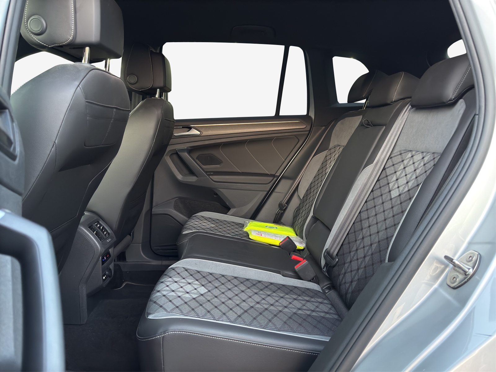 VW Tiguan 2.0TSI R-Line 4Motion DSG-image-11