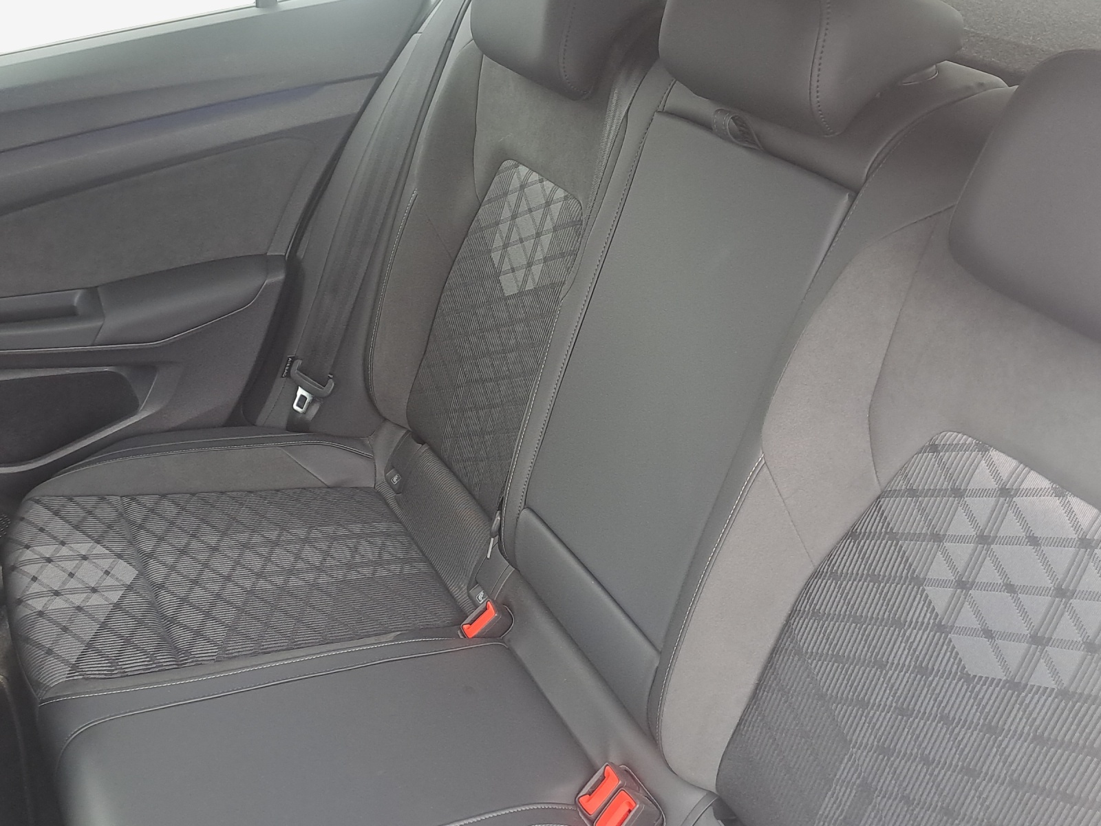 VW Golf 2.0 TSI R-Line DSG 4 Motion-image-11