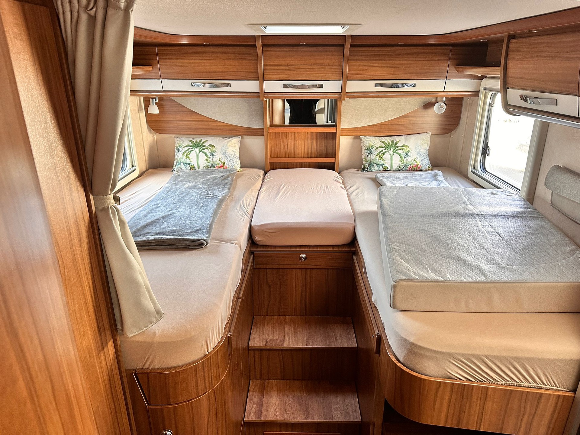 HYMER B 704*** ein absoluter Klassiker unter den vollintegrierten Oberklasse-Wohnmobilen***-image-3
