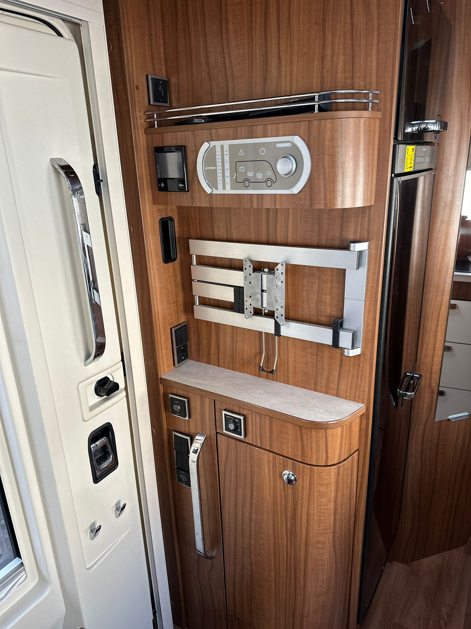 HYMER B 704*** ein absoluter Klassiker unter den vollintegrierten Oberklasse-Wohnmobilen***-image-16