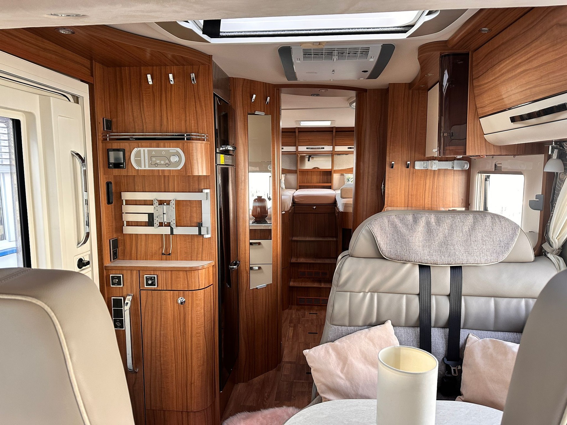 HYMER B 704*** ein absoluter Klassiker unter den vollintegrierten Oberklasse-Wohnmobilen***-image-13
