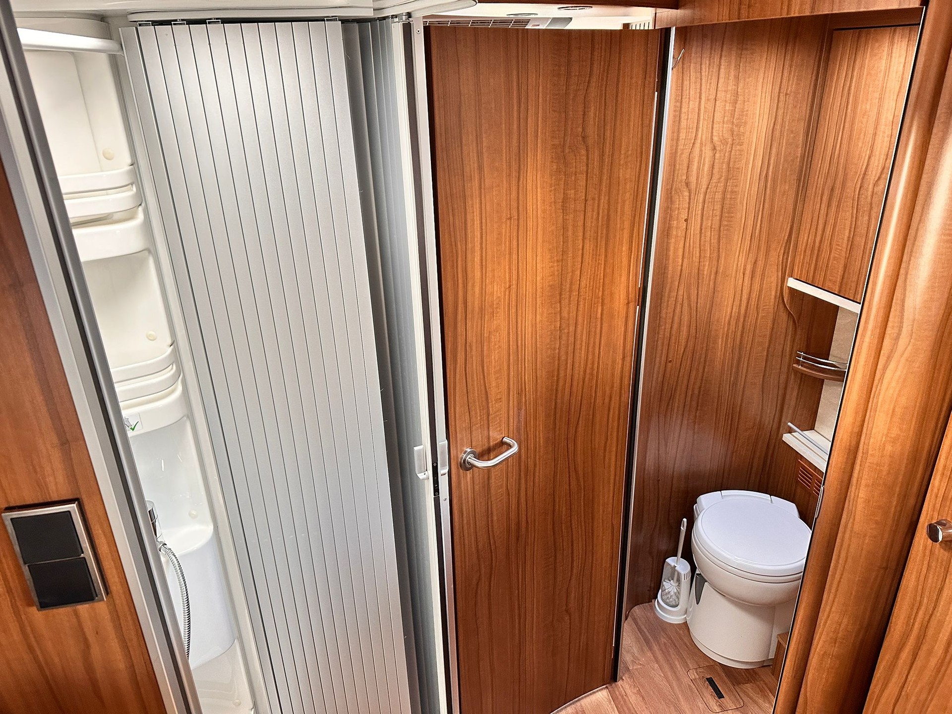 HYMER B 704*** ein absoluter Klassiker unter den vollintegrierten Oberklasse-Wohnmobilen***-image-23