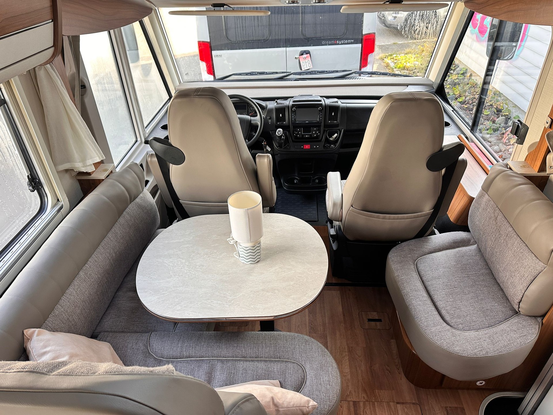 HYMER B 704*** ein absoluter Klassiker unter den vollintegrierten Oberklasse-Wohnmobilen***-image-1